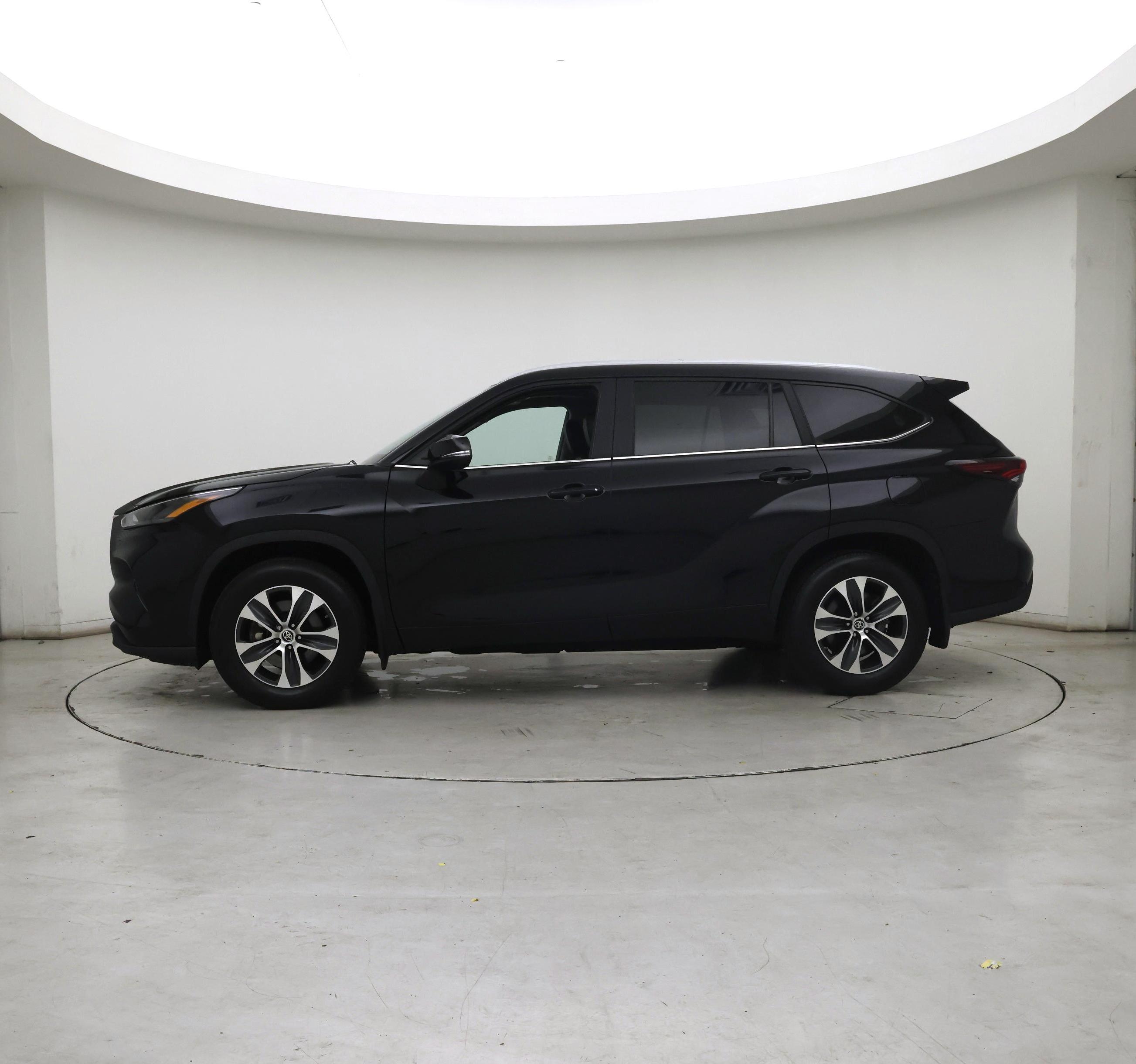 Thumbnail: 2024 Toyota Highlander - 3
