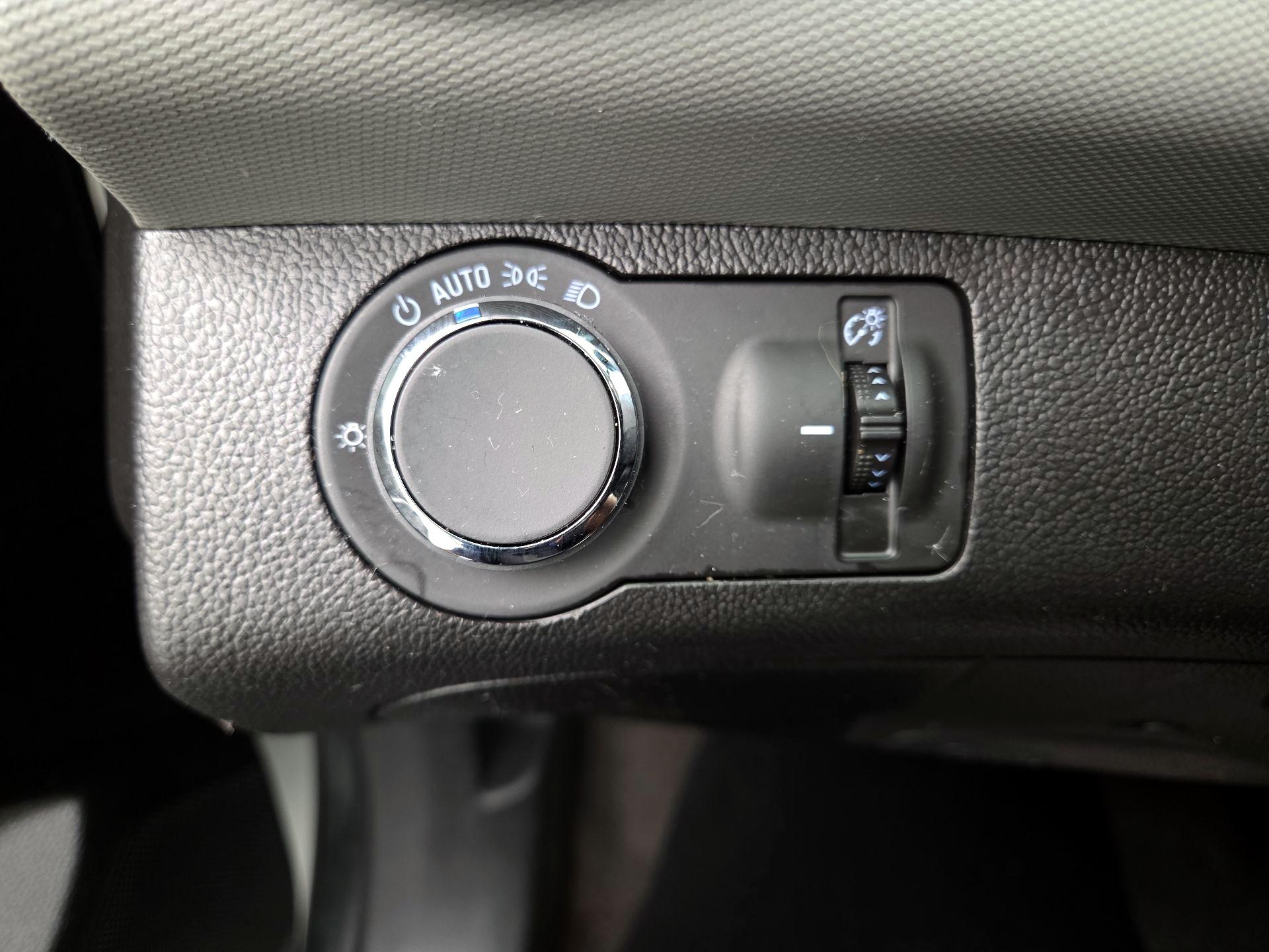 Thumbnail: 2015 Chevrolet Sonic - 13