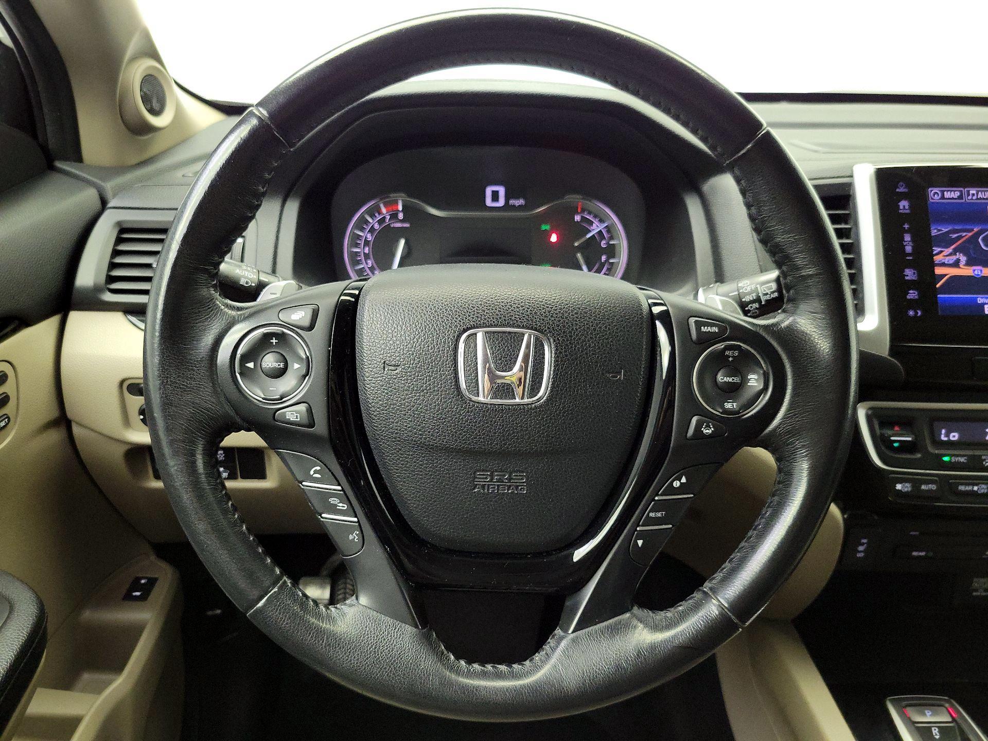 Thumbnail: 2017 Honda Pilot - 10
