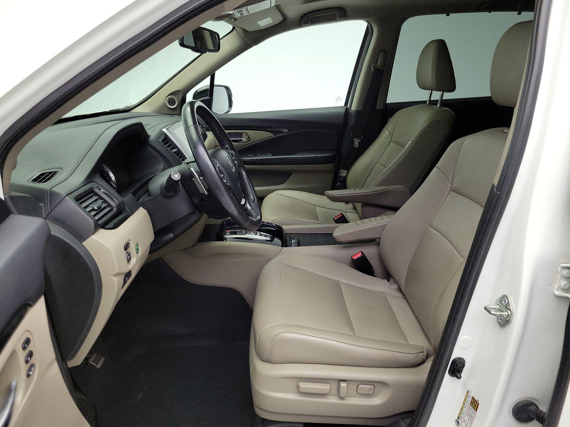 Thumbnail: 2017 Honda Pilot - 11