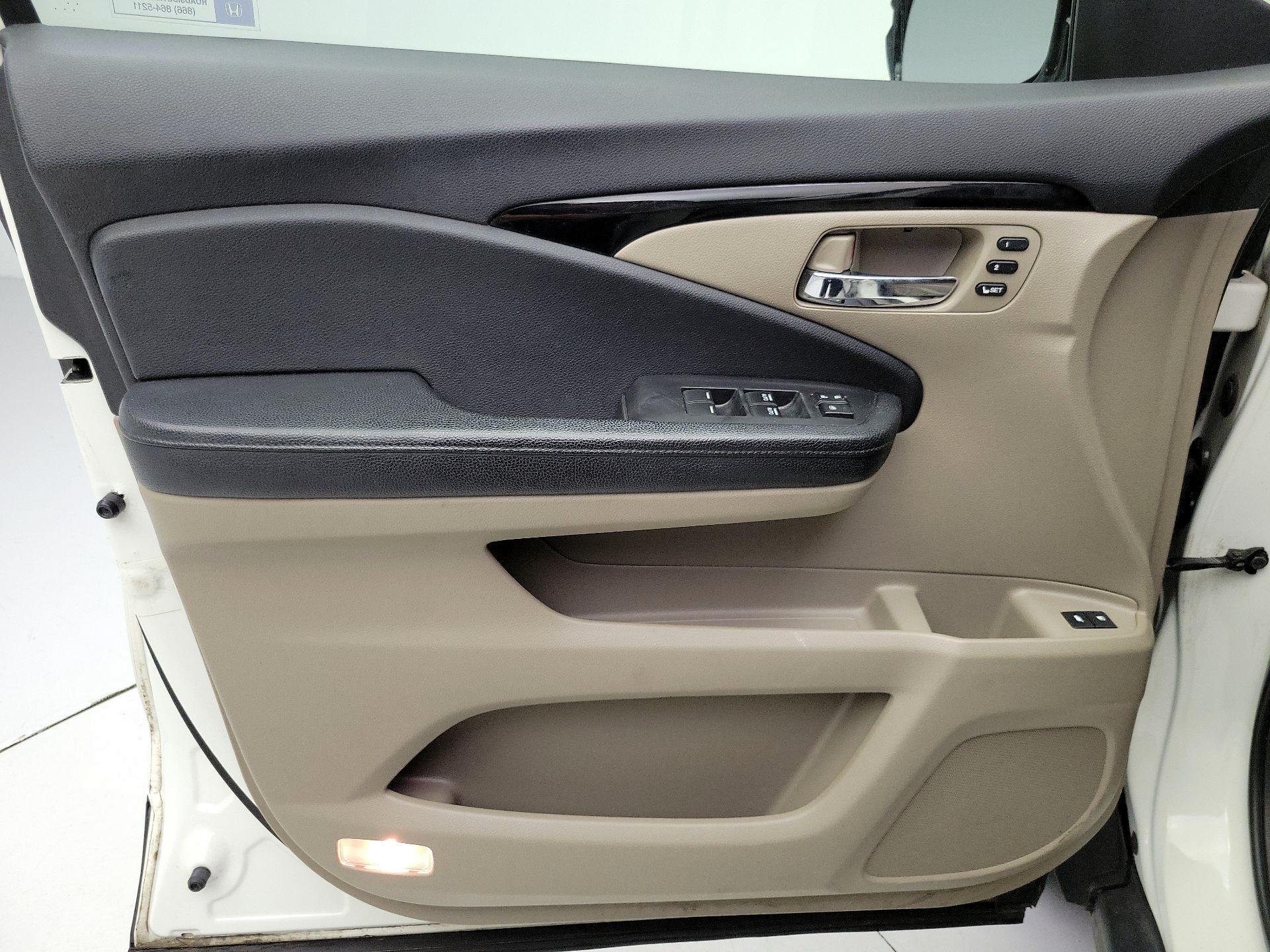 Thumbnail: 2017 Honda Pilot - 12