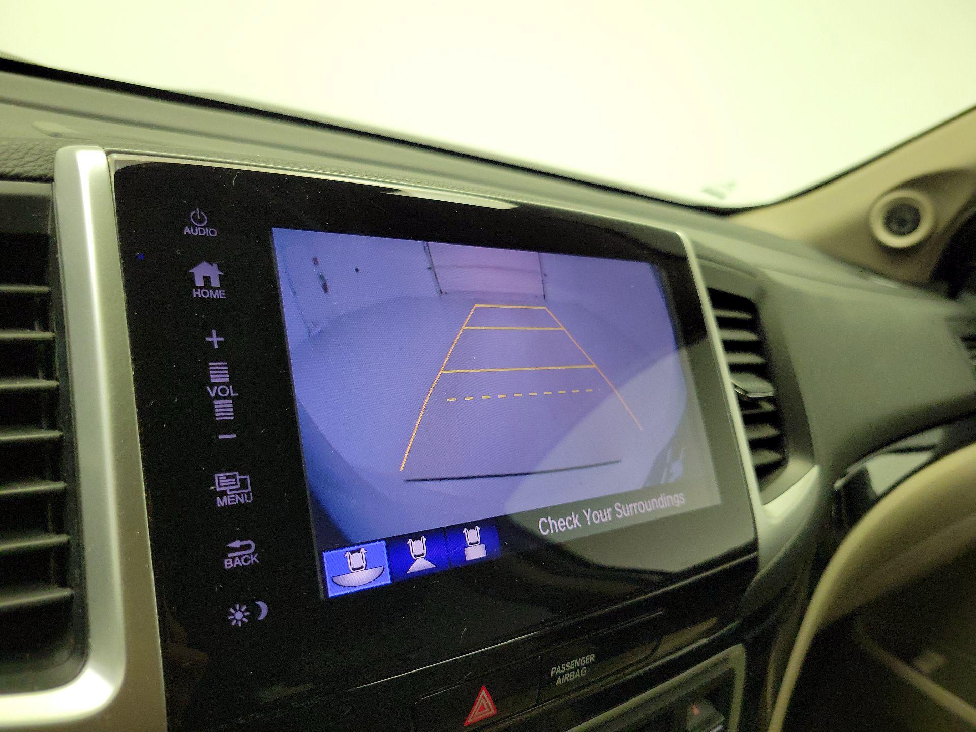 Thumbnail: 2017 Honda Pilot - 15