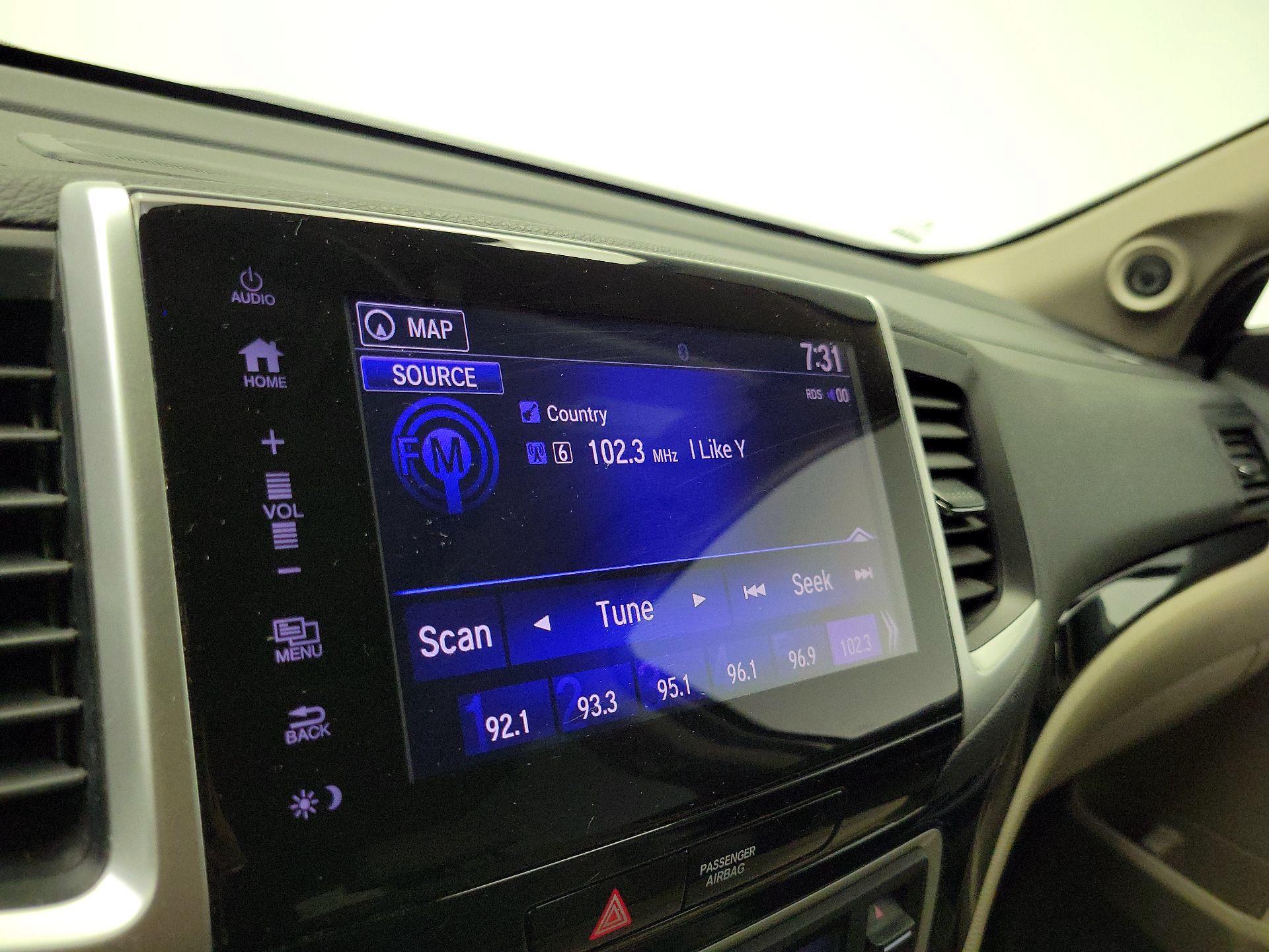 Thumbnail: 2017 Honda Pilot - 16