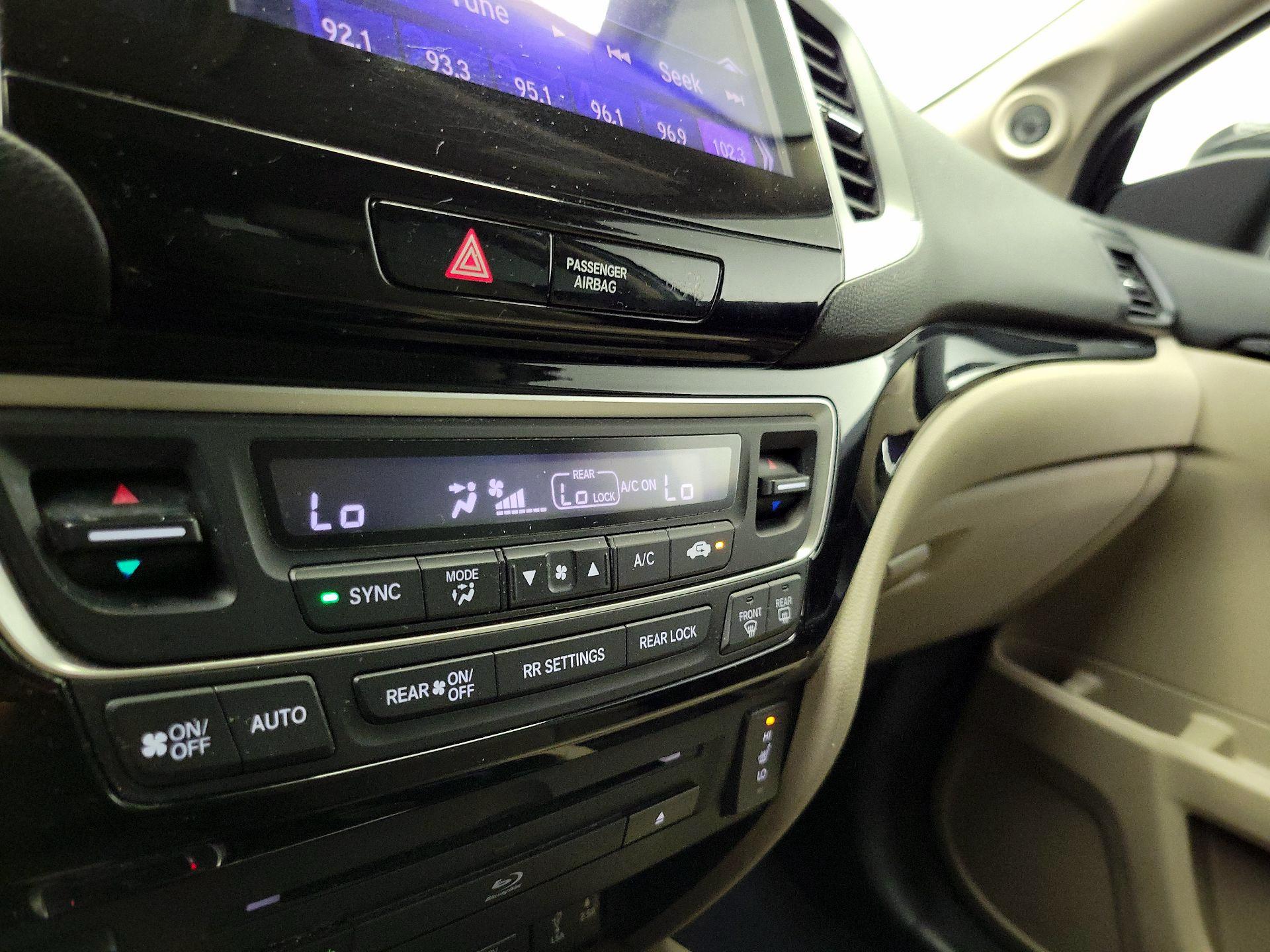 Thumbnail: 2017 Honda Pilot - 17