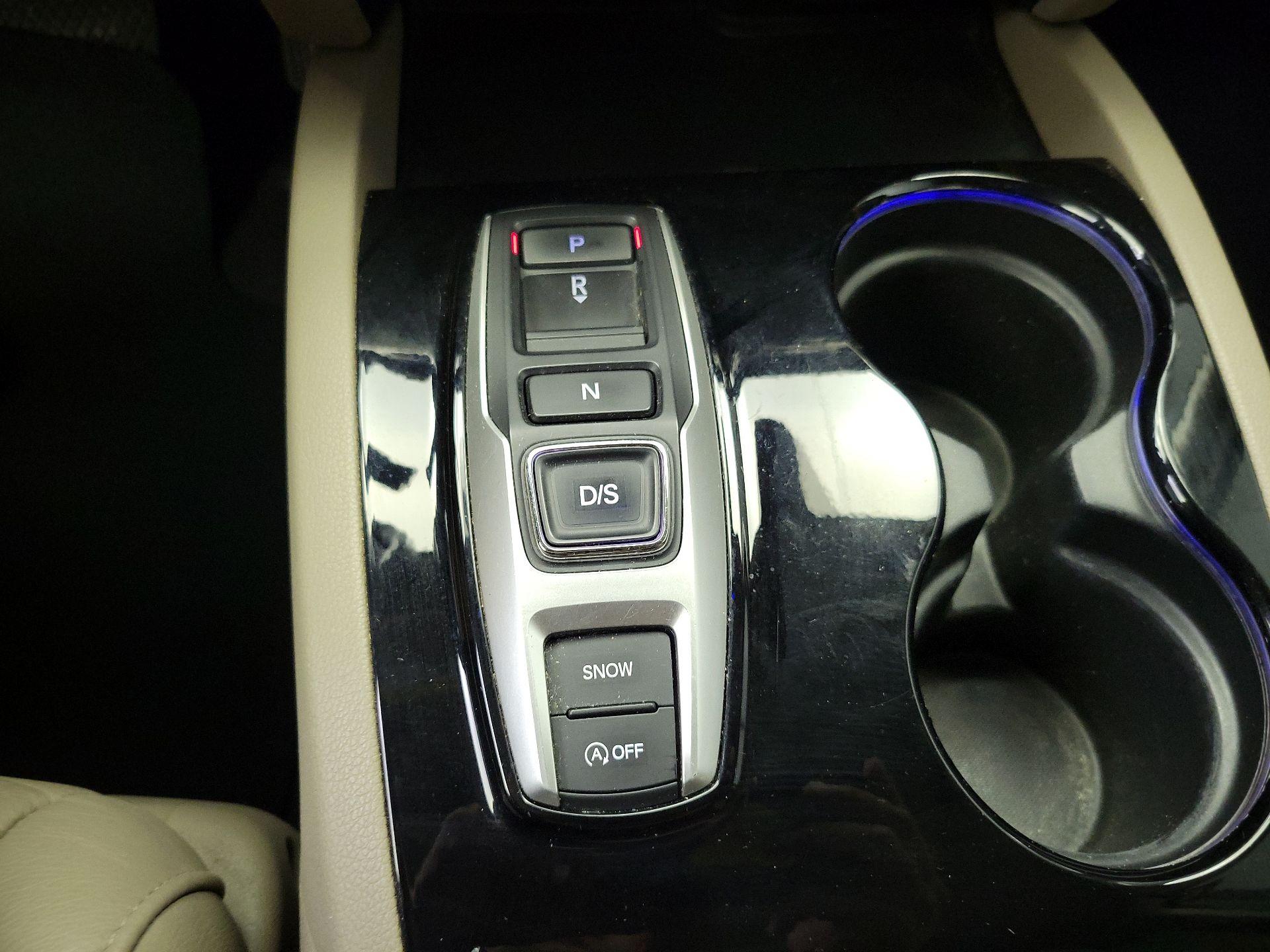 Thumbnail: 2017 Honda Pilot - 18