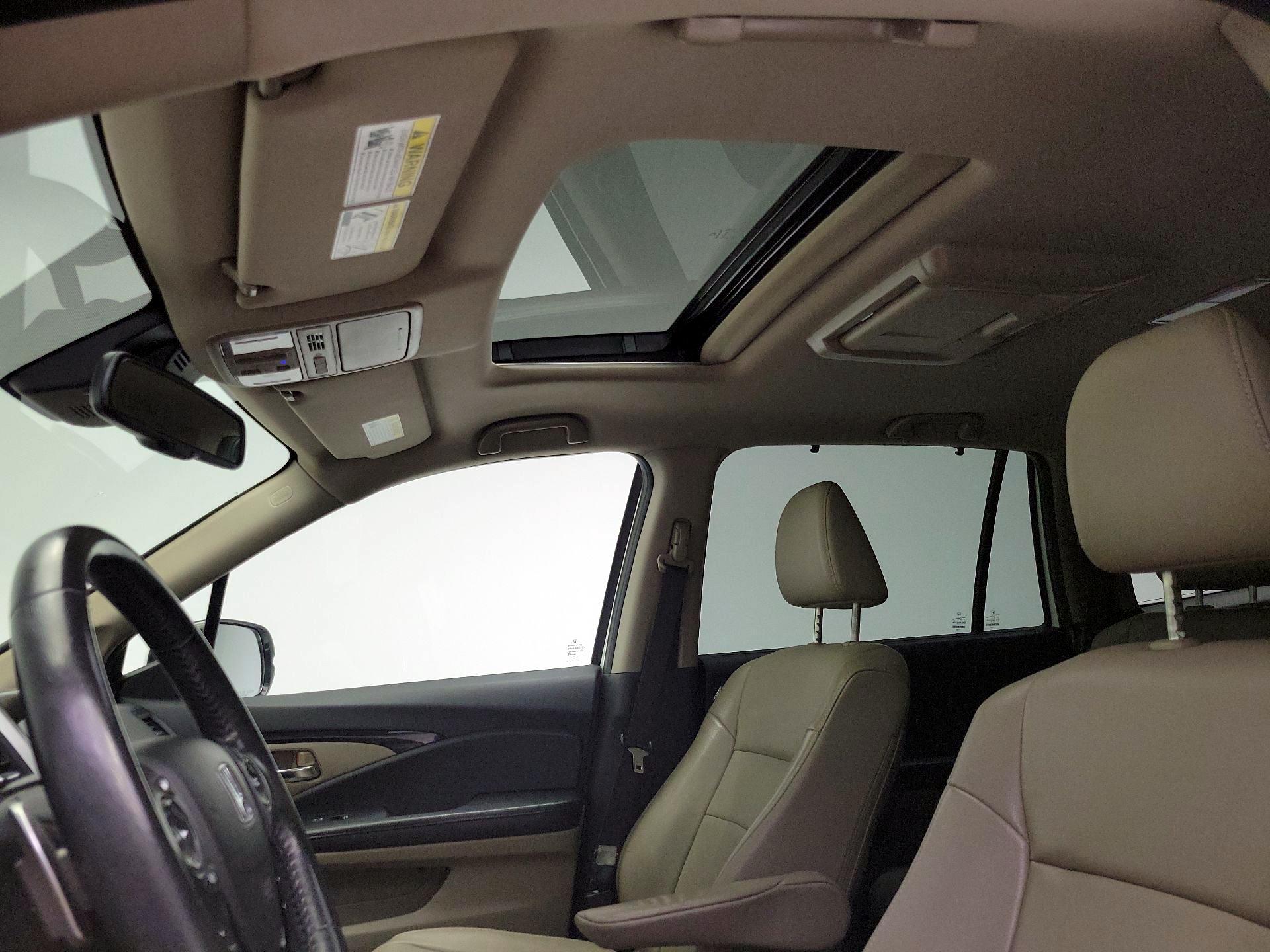 Thumbnail: 2017 Honda Pilot - 20