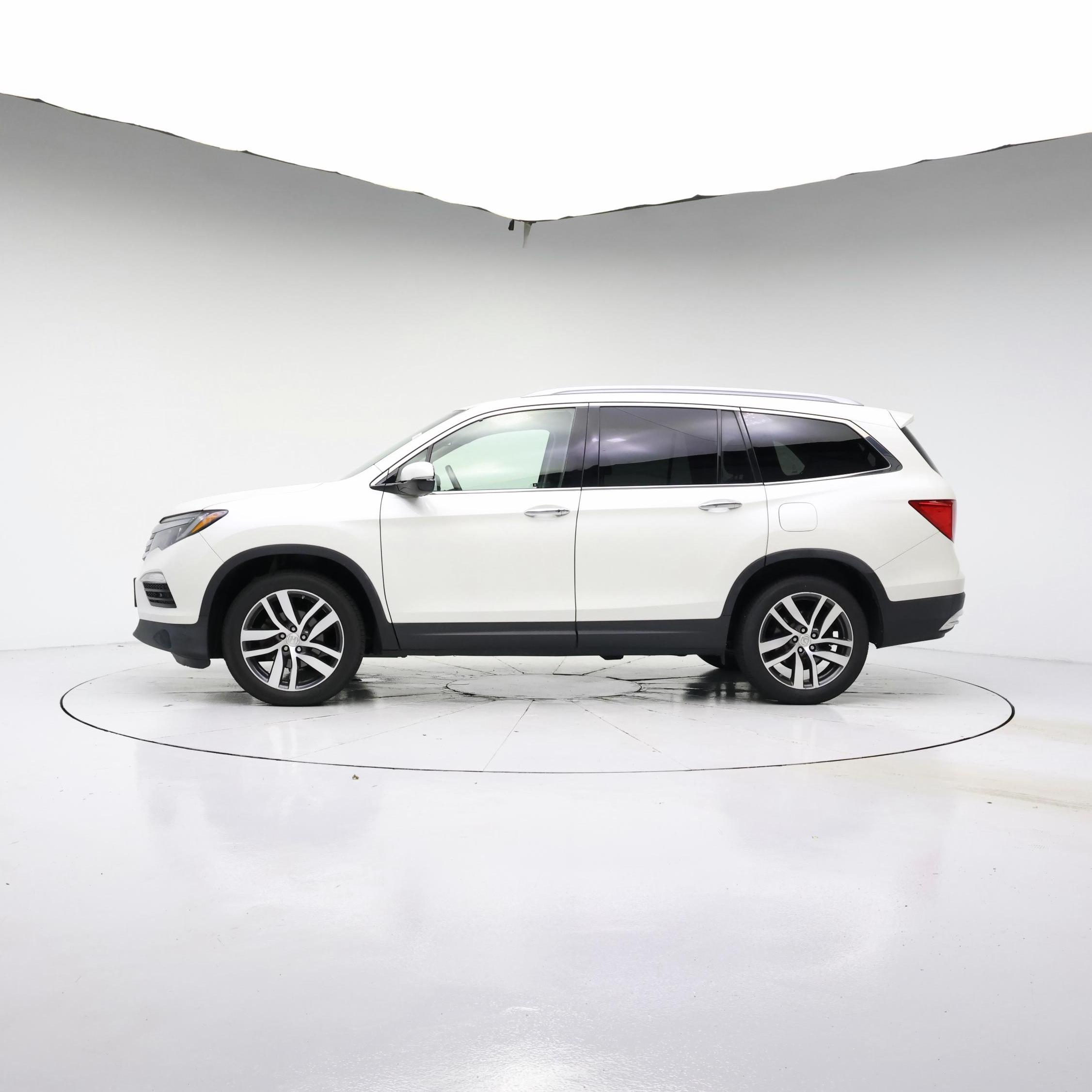 Thumbnail: 2017 Honda Pilot - 3