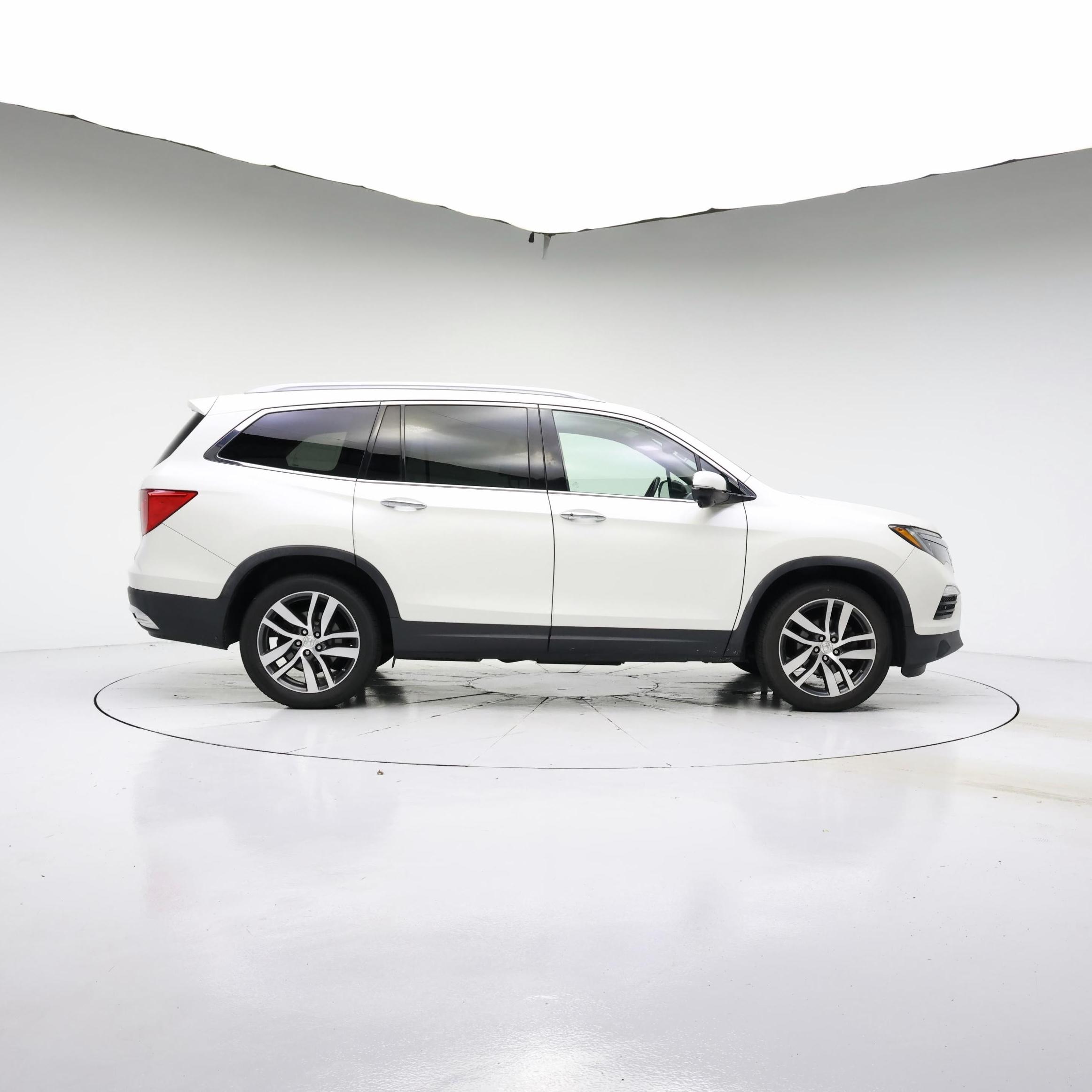 Thumbnail: 2017 Honda Pilot - 7