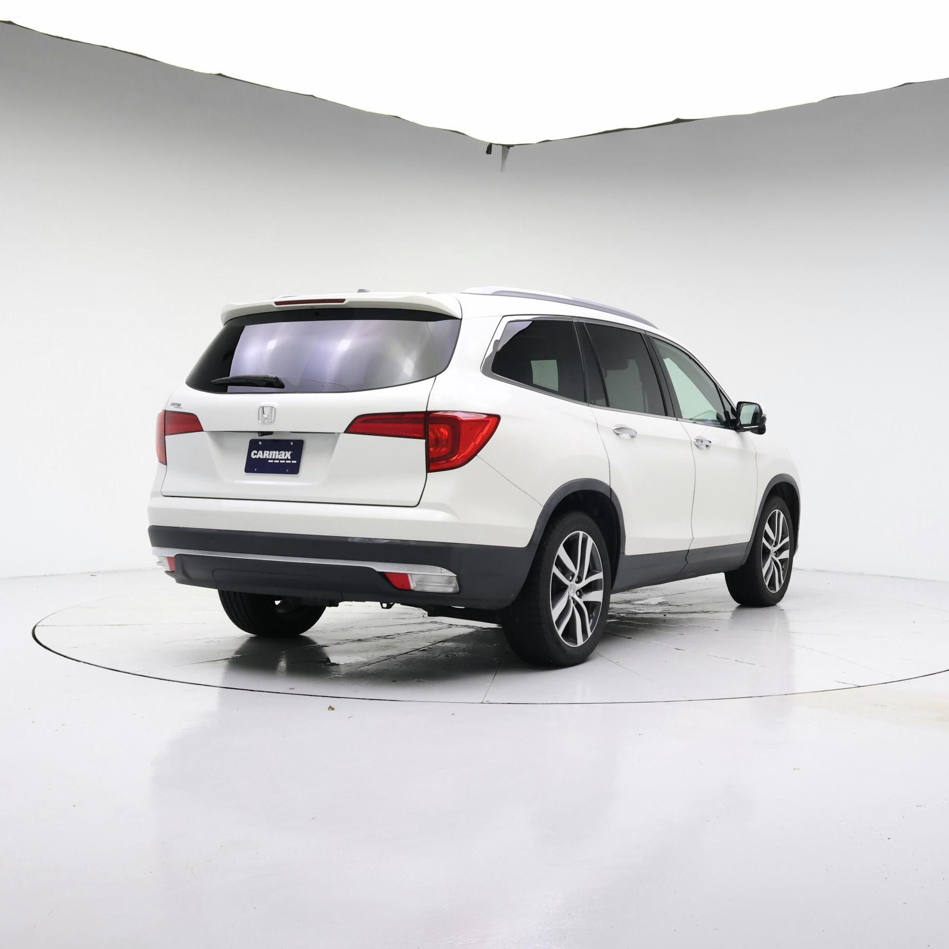 Thumbnail: 2017 Honda Pilot - 8