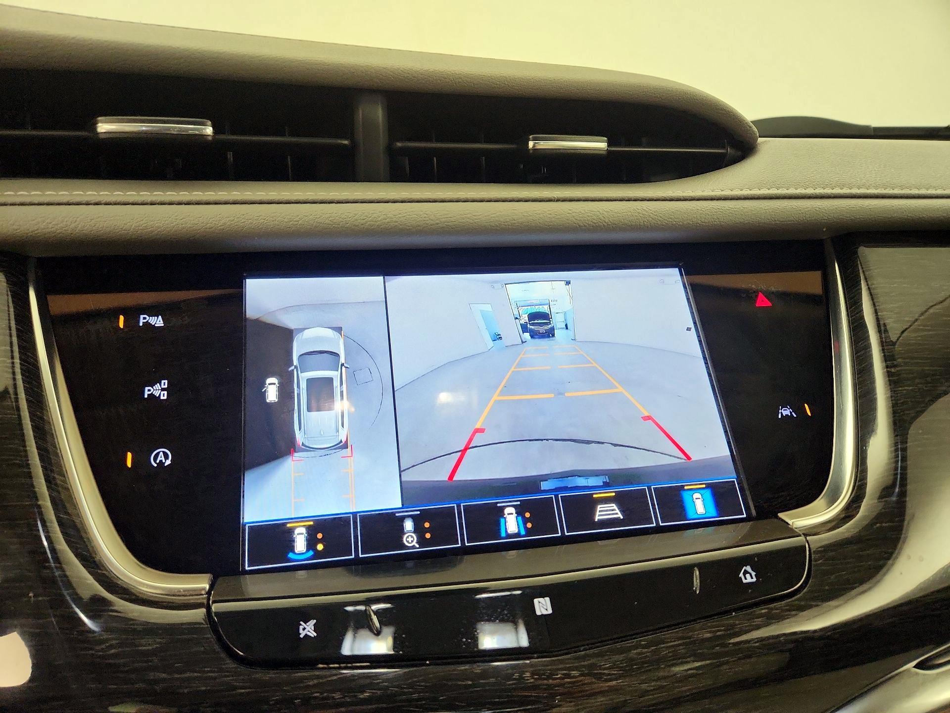 Thumbnail: 2021 Cadillac XT6 - 14