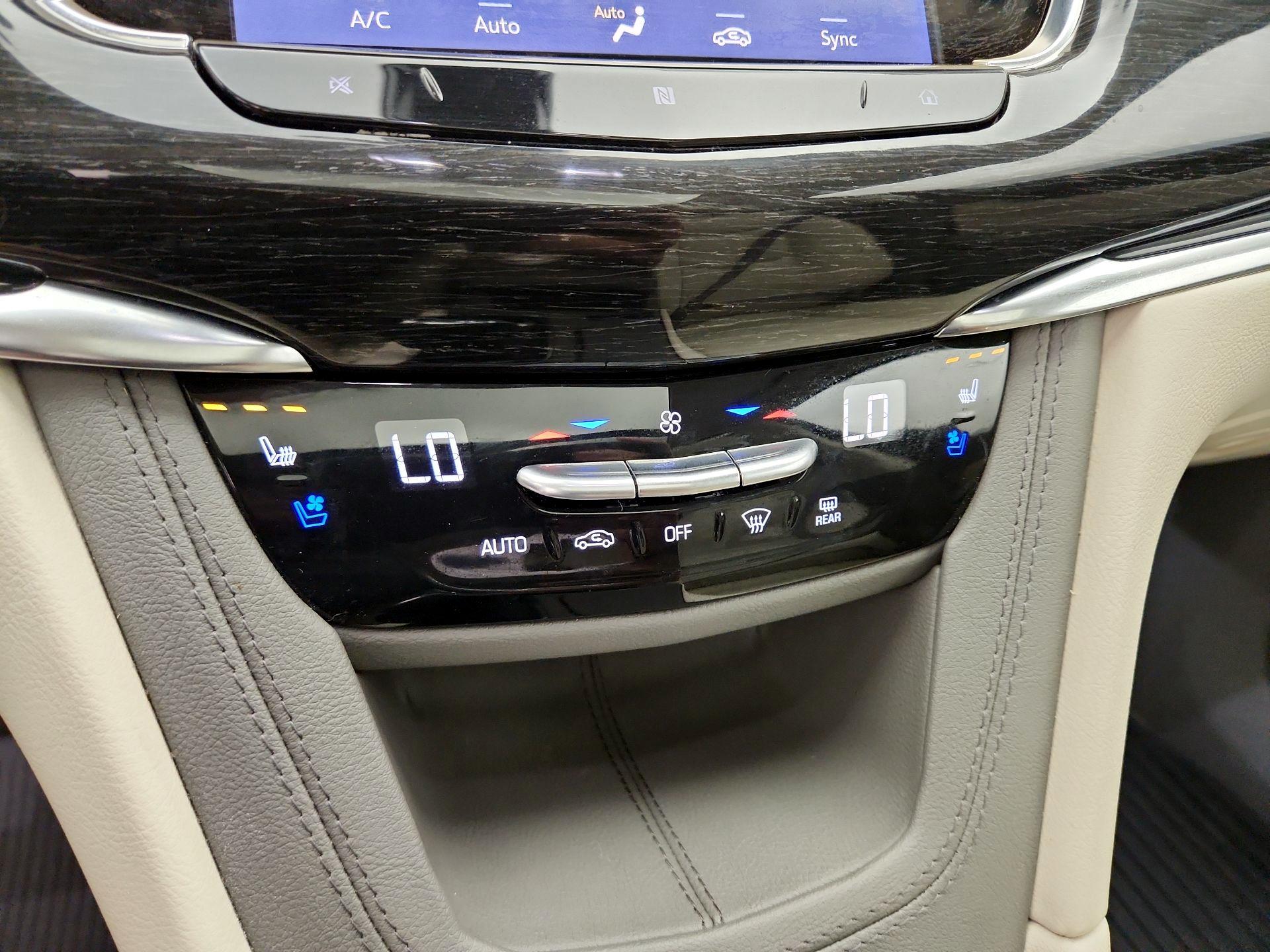 Thumbnail: 2021 Cadillac XT6 - 16