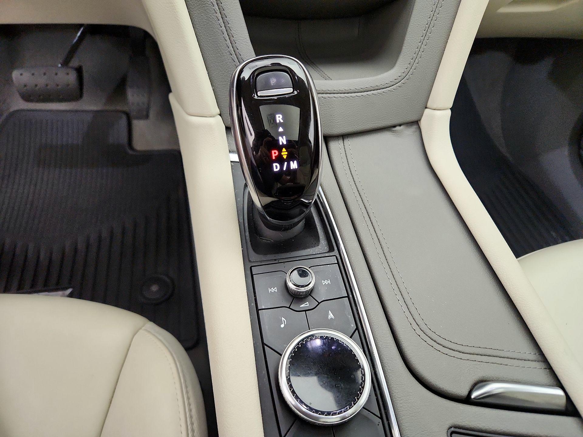 Thumbnail: 2021 Cadillac XT6 - 17