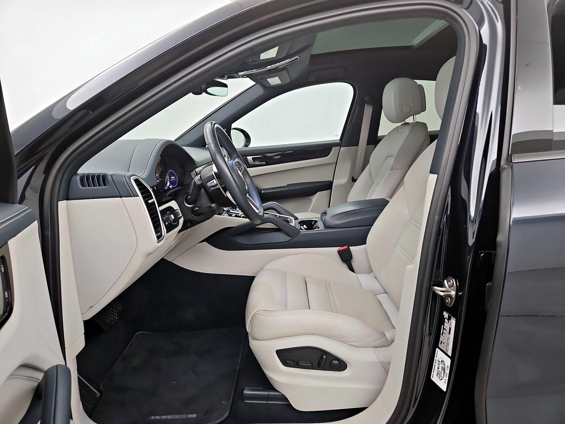 Thumbnail: 2023 Porsche Cayenne - 11
