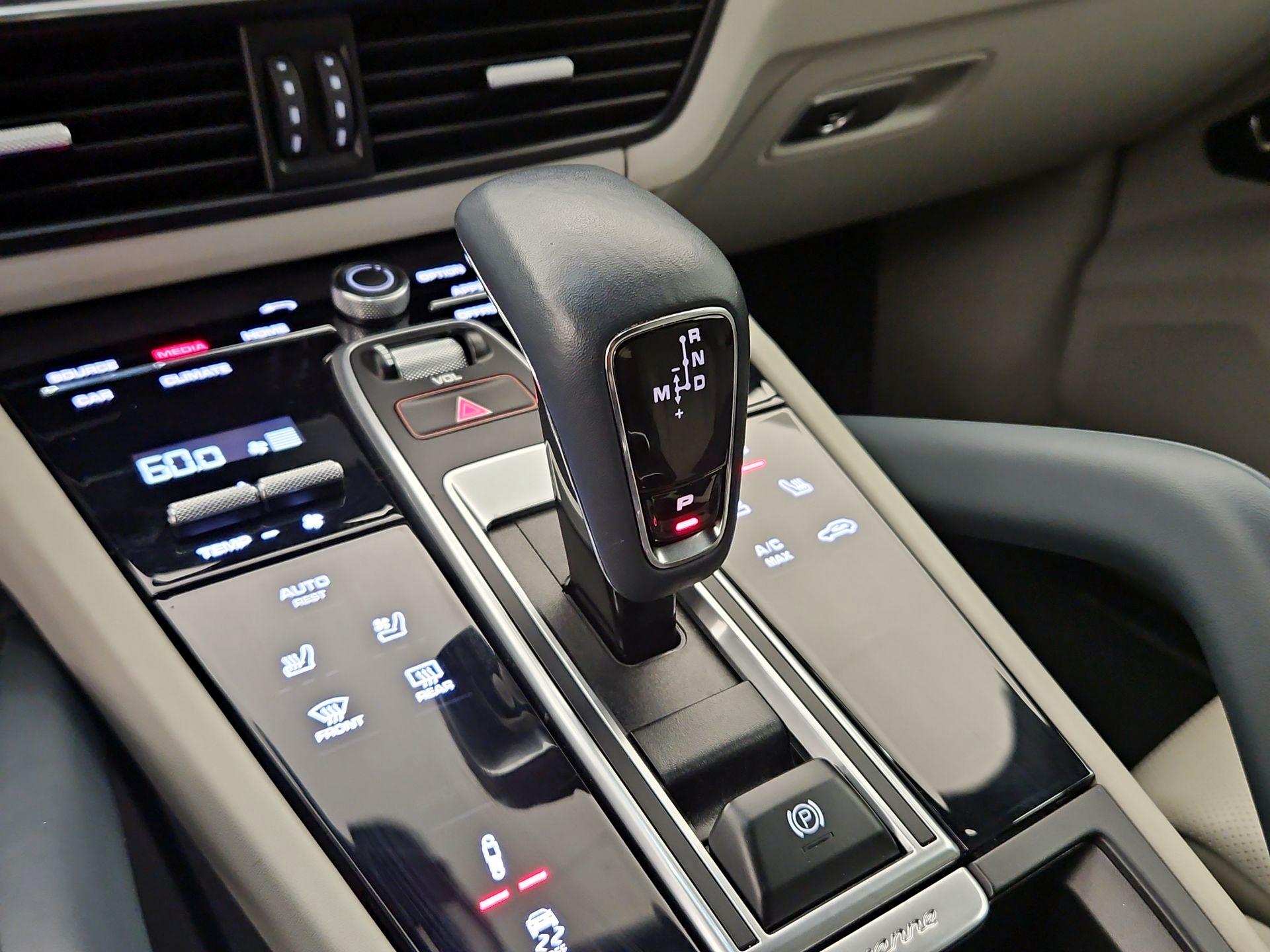 Thumbnail: 2023 Porsche Cayenne - 18