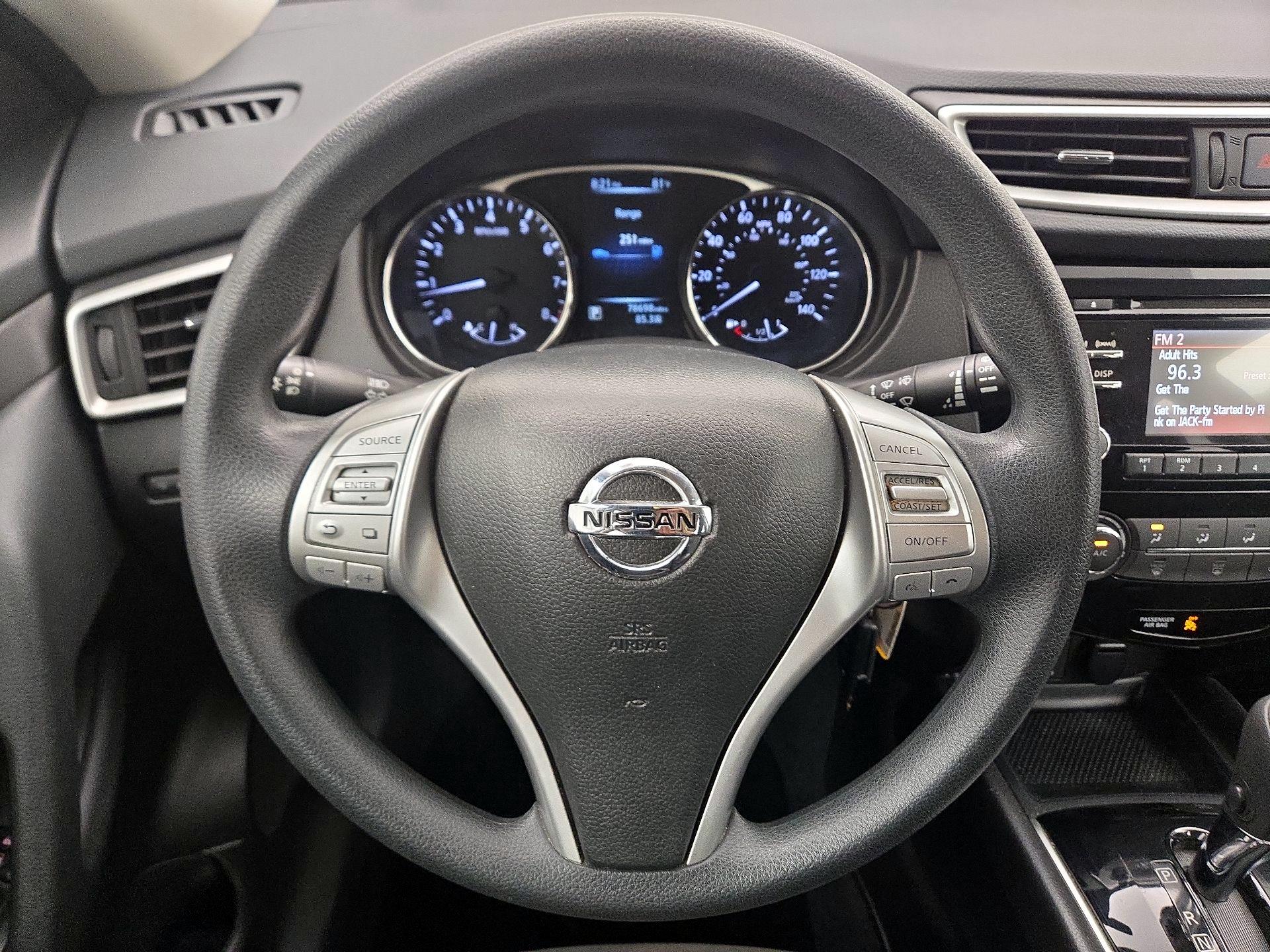 Thumbnail: 2015 Nissan Rogue - 10