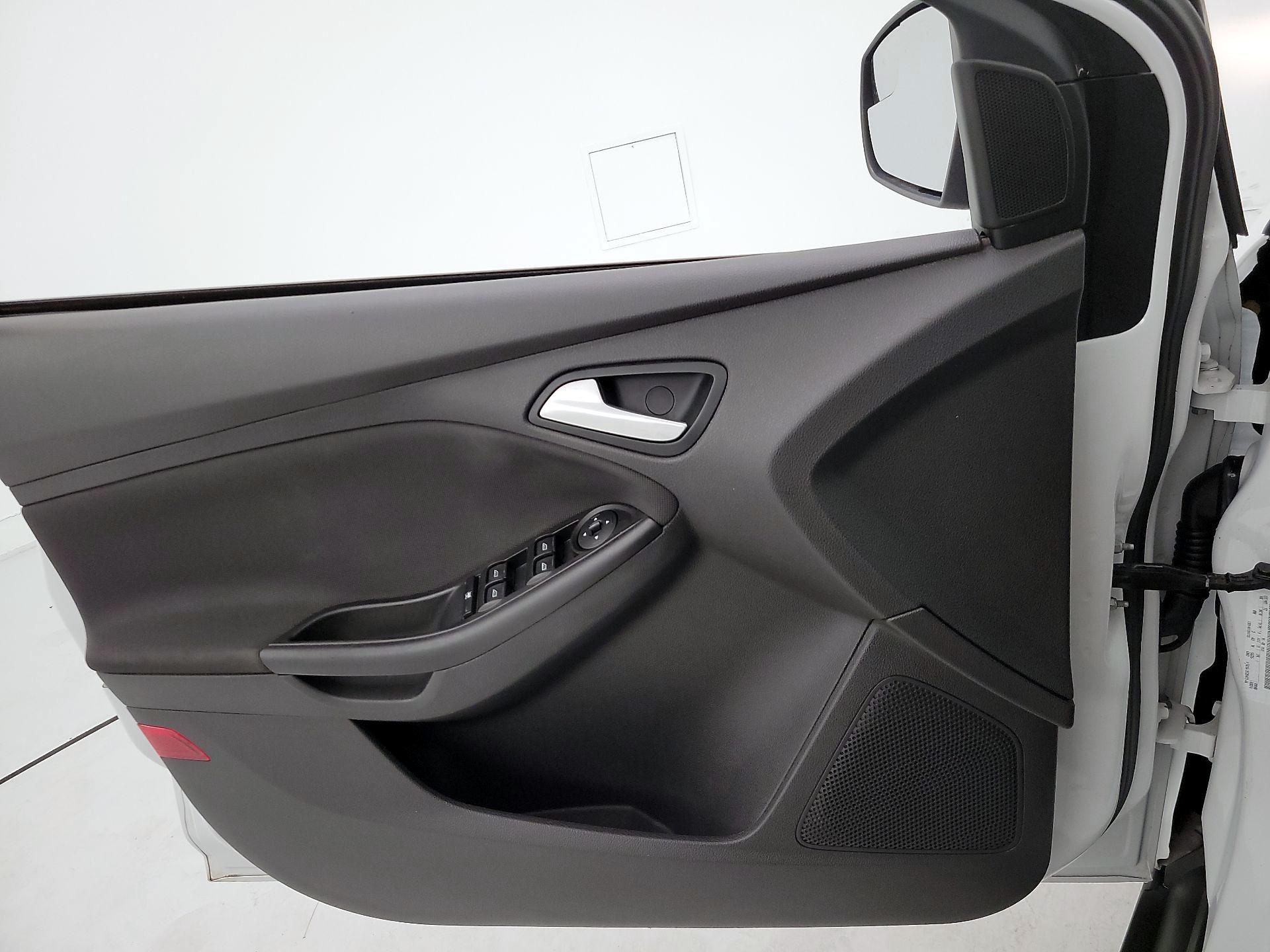 Thumbnail: 2014 Ford Focus - 12
