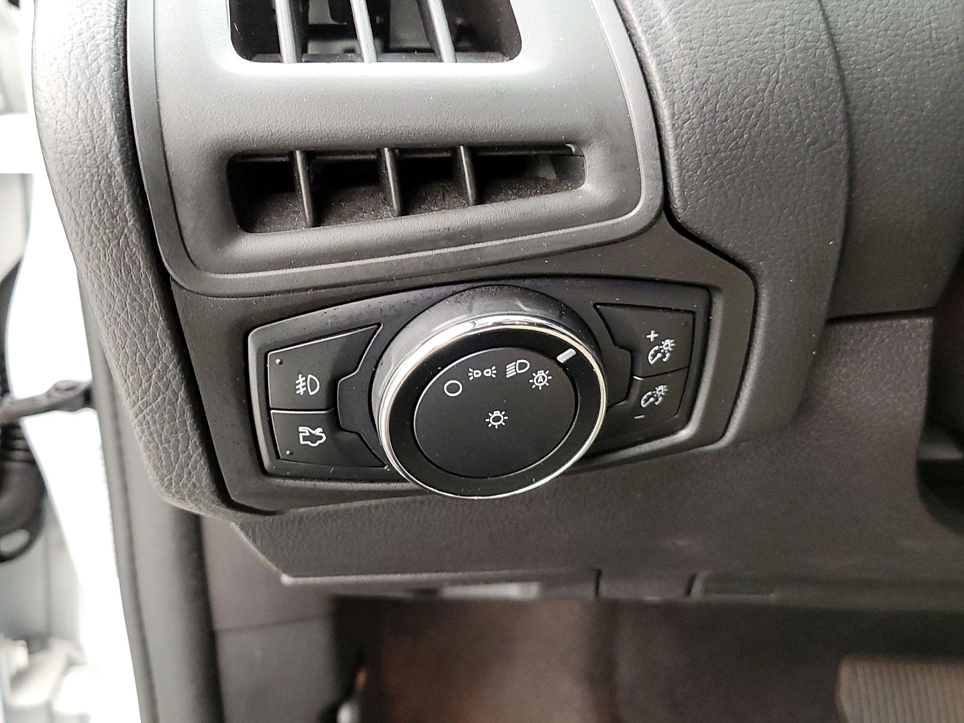 Thumbnail: 2014 Ford Focus - 13