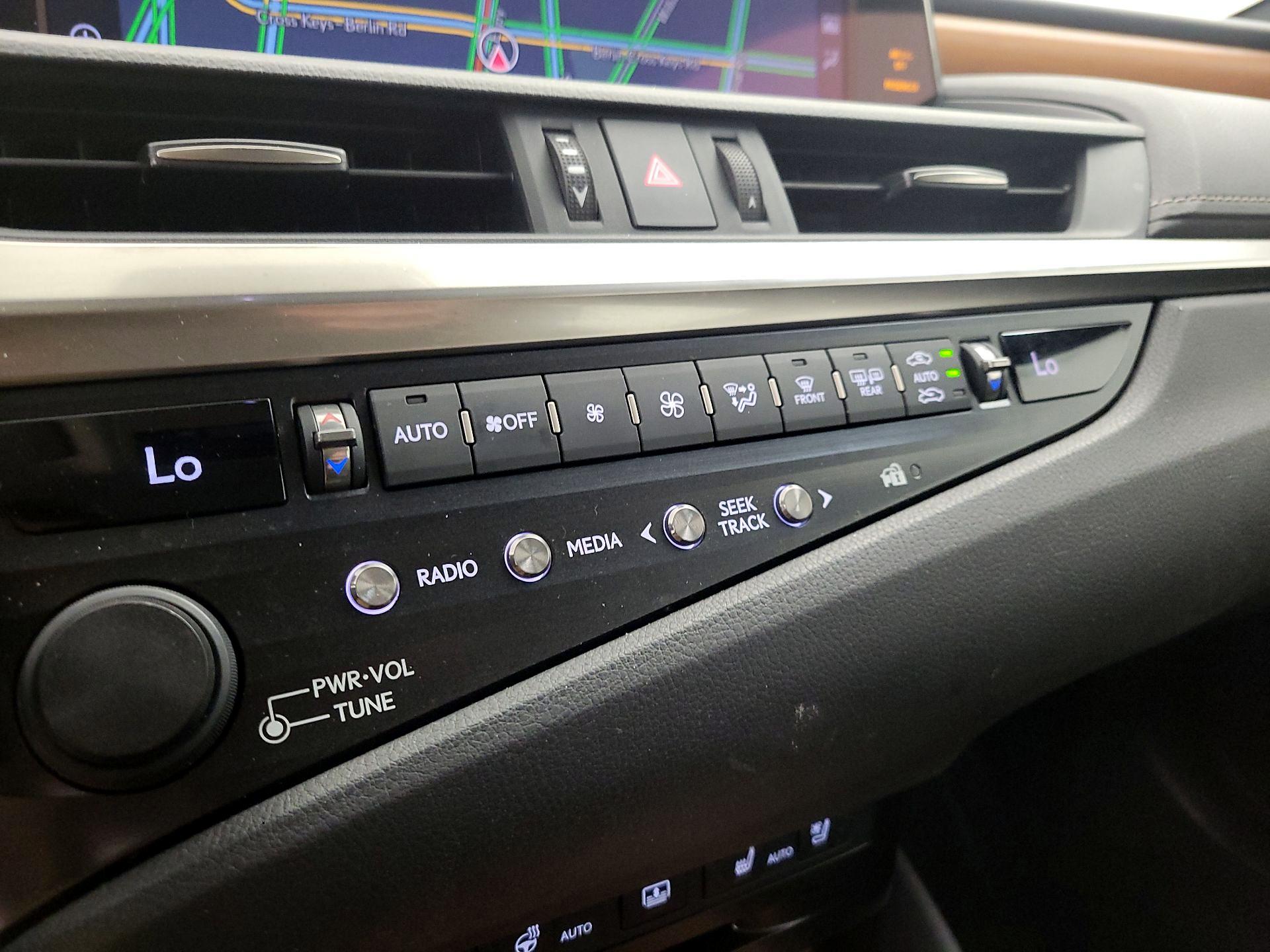 Thumbnail: 2019 Lexus ES - 17