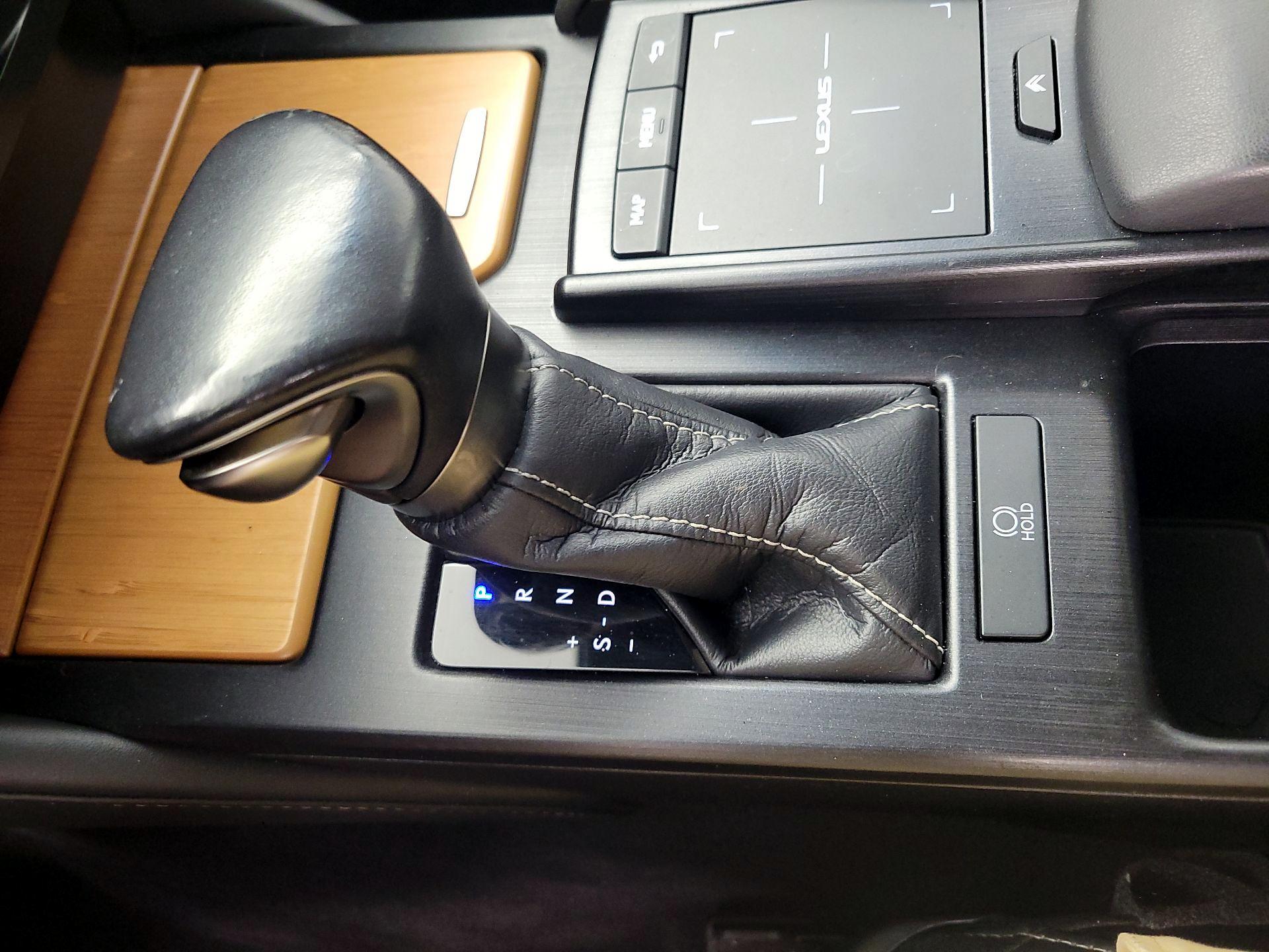 Thumbnail: 2019 Lexus ES - 18