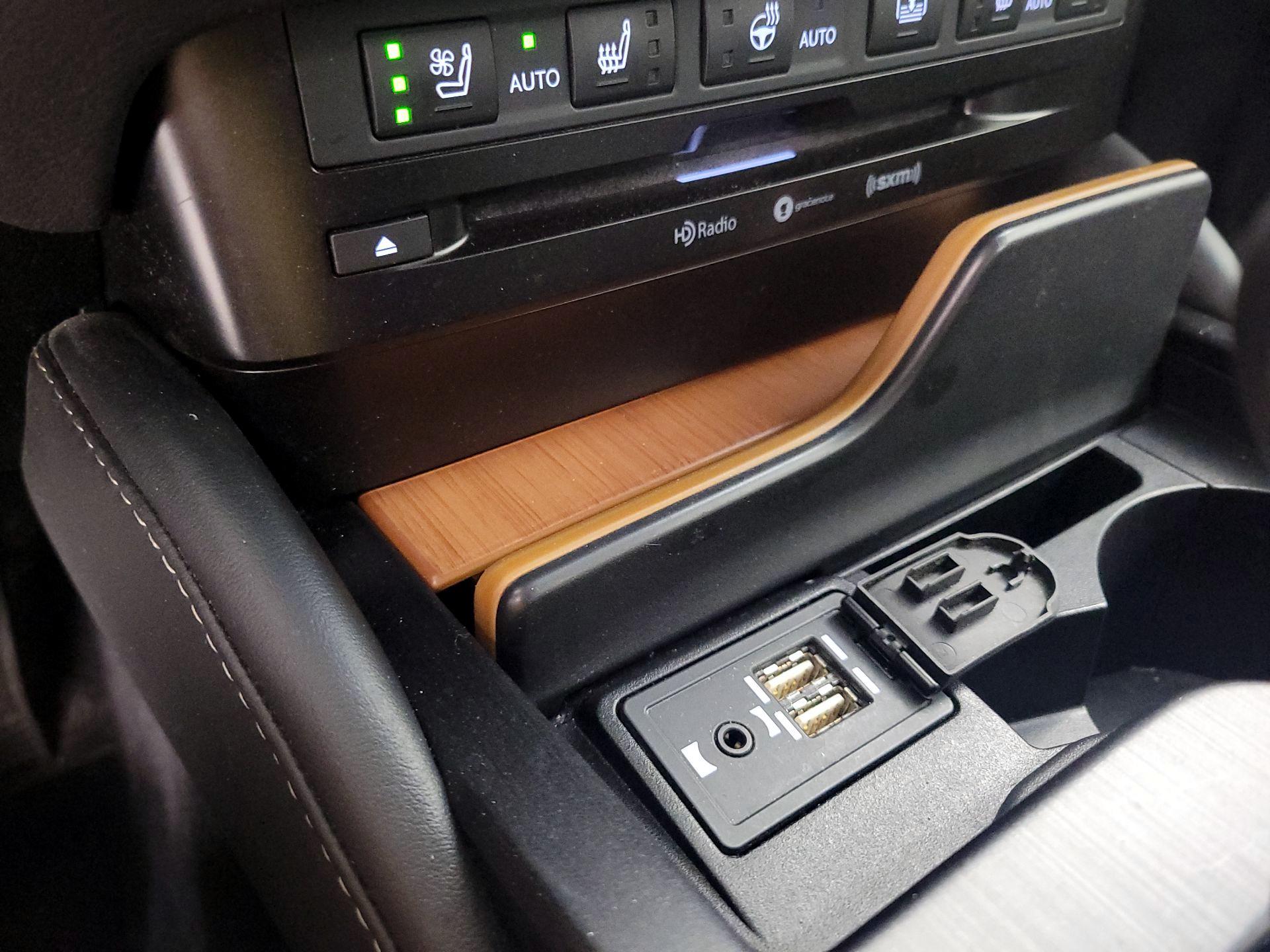 Thumbnail: 2019 Lexus ES - 19