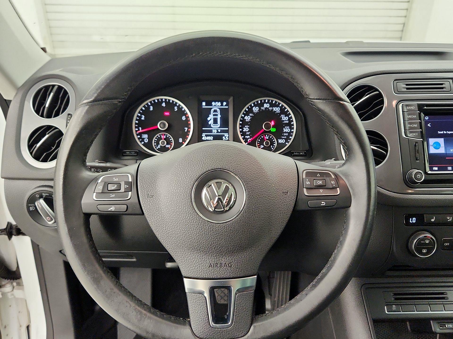 Thumbnail: 2017 Volkswagen Tiguan - 10