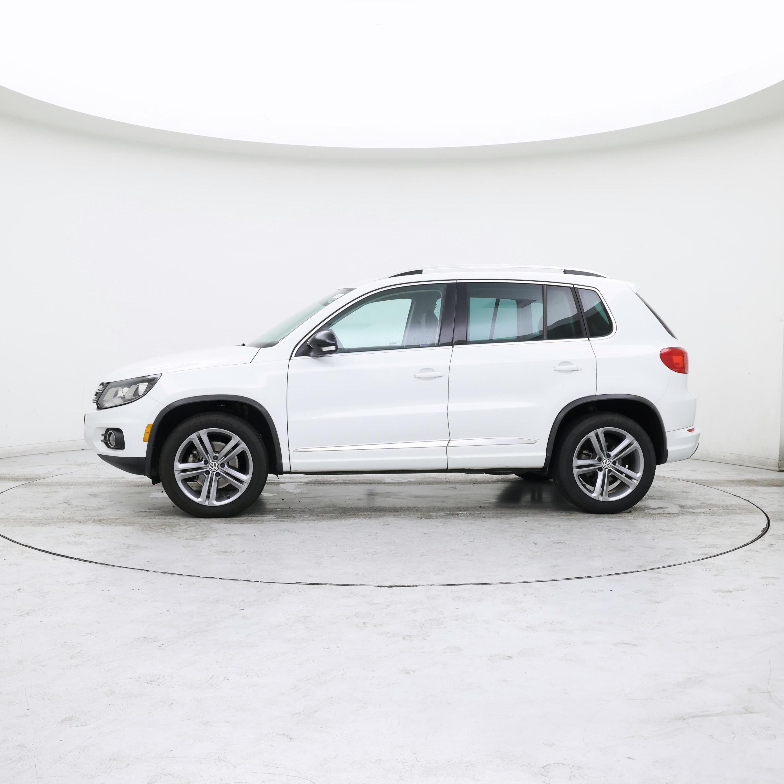 Thumbnail: 2017 Volkswagen Tiguan - 3