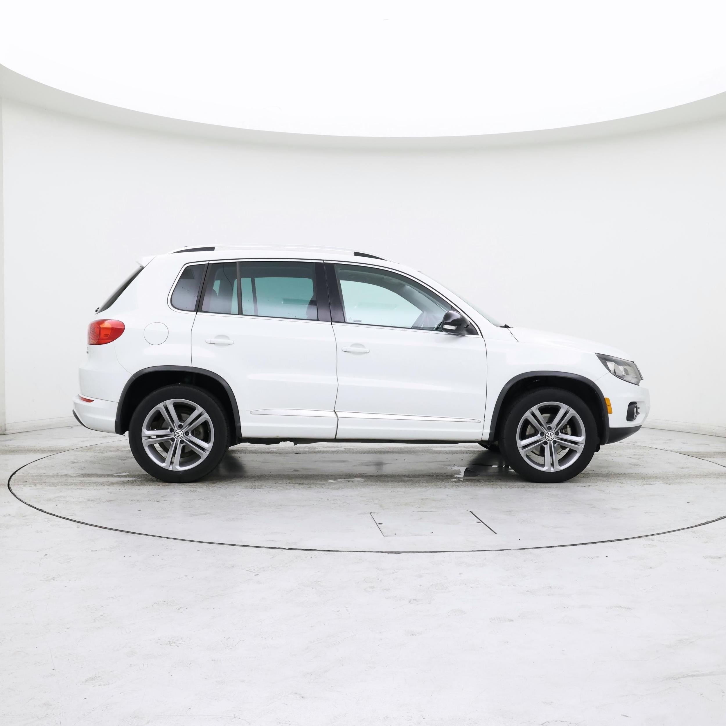 Thumbnail: 2017 Volkswagen Tiguan - 7