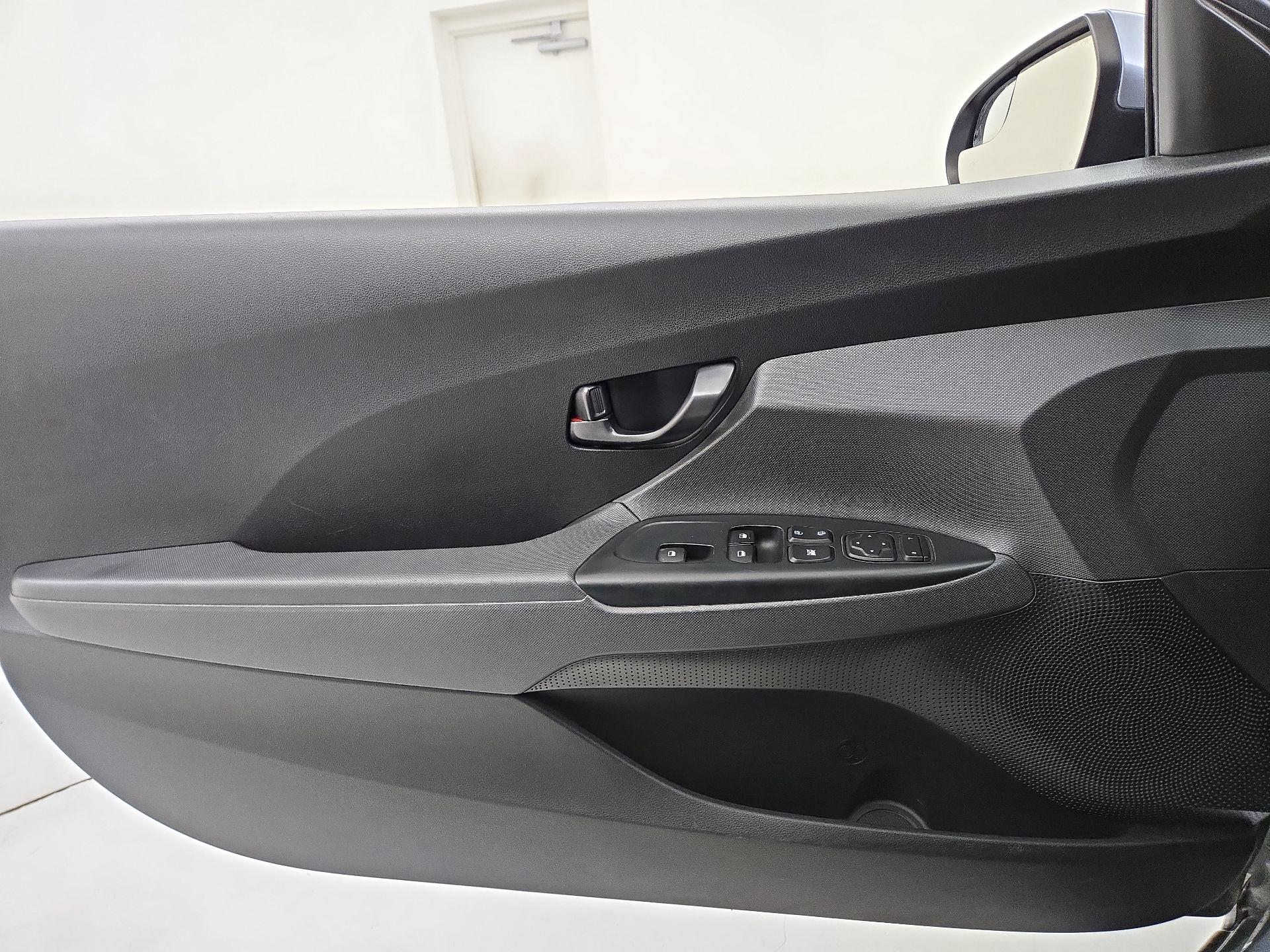 Thumbnail: 2019 Hyundai Veloster - 12