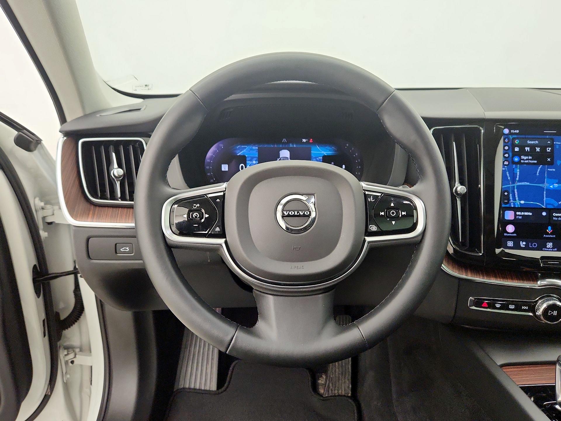 Thumbnail: 2023 Volvo XC60 - 10