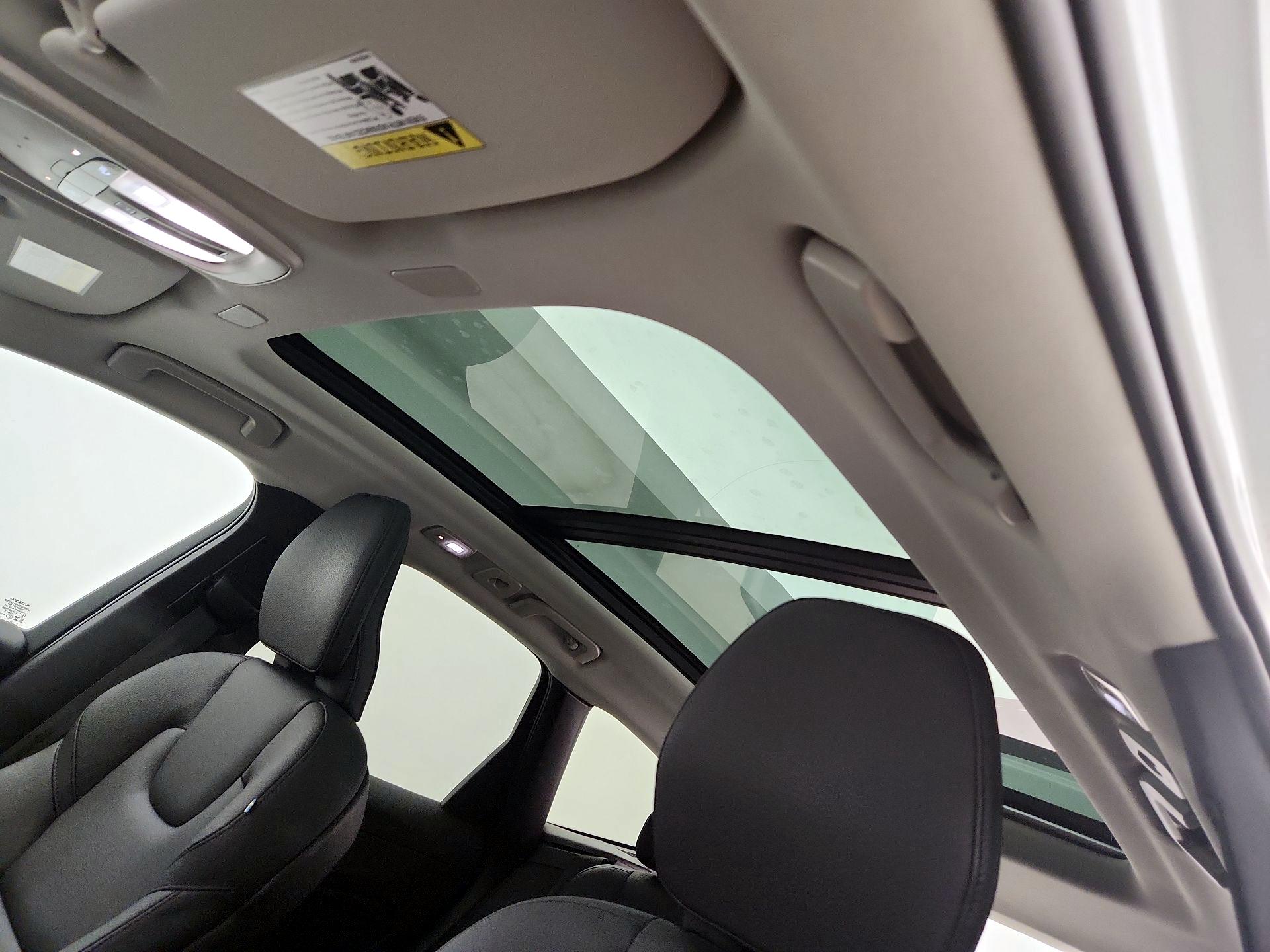 Thumbnail: 2023 Volvo XC60 - 19
