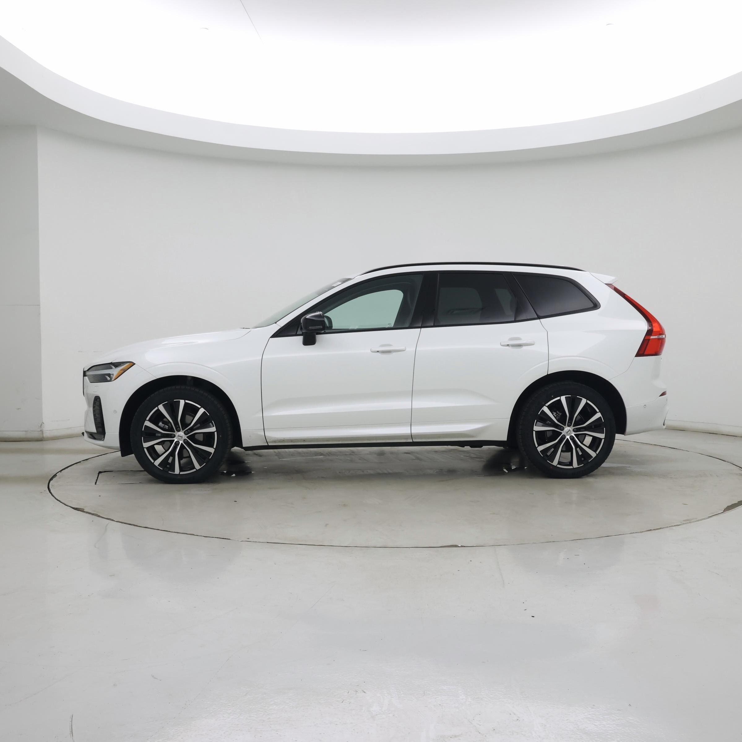 Thumbnail: 2023 Volvo XC60 - 3