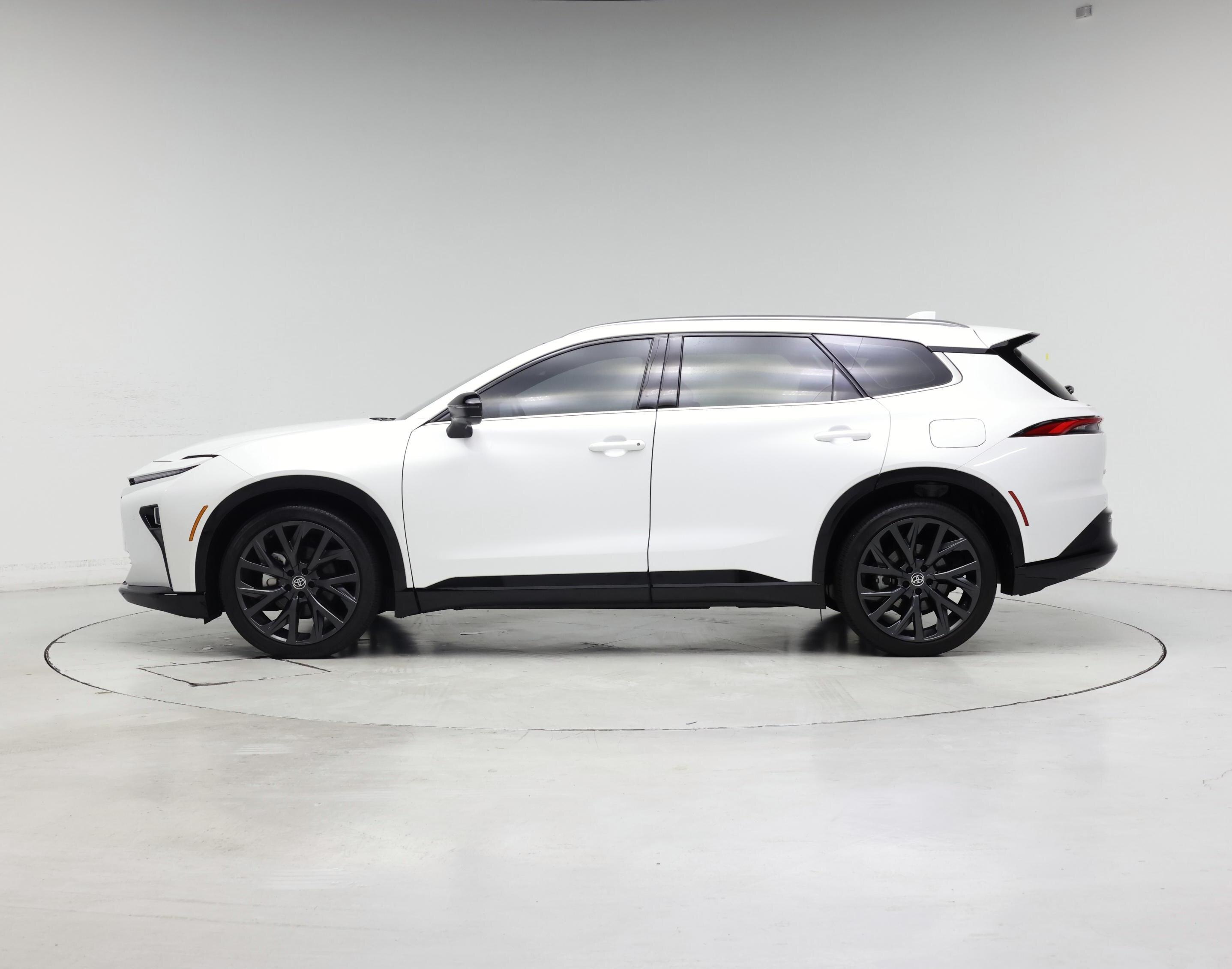 Thumbnail: 2025 Toyota Crown Signia - 3