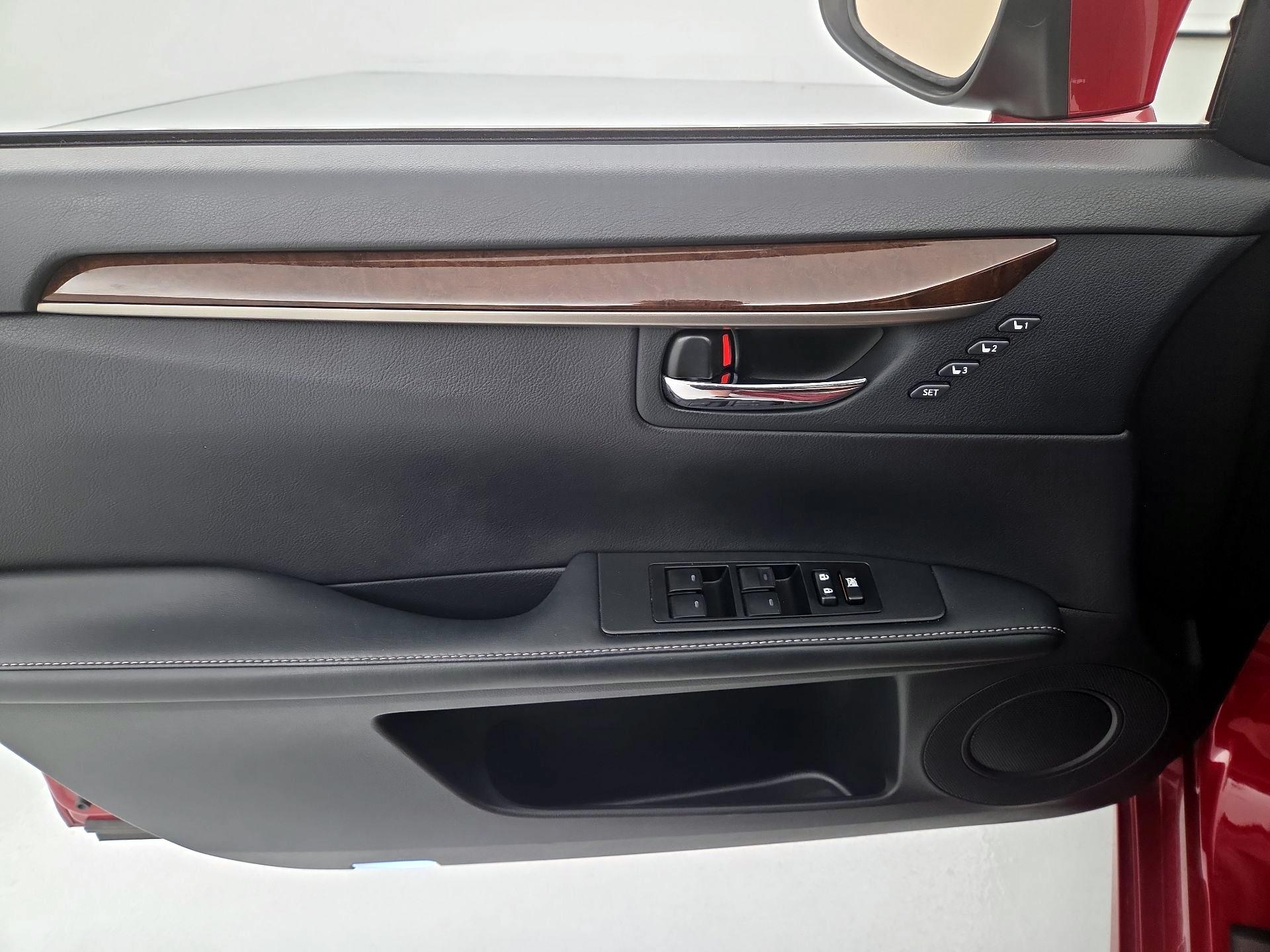 Thumbnail: 2014 Lexus ES - 12