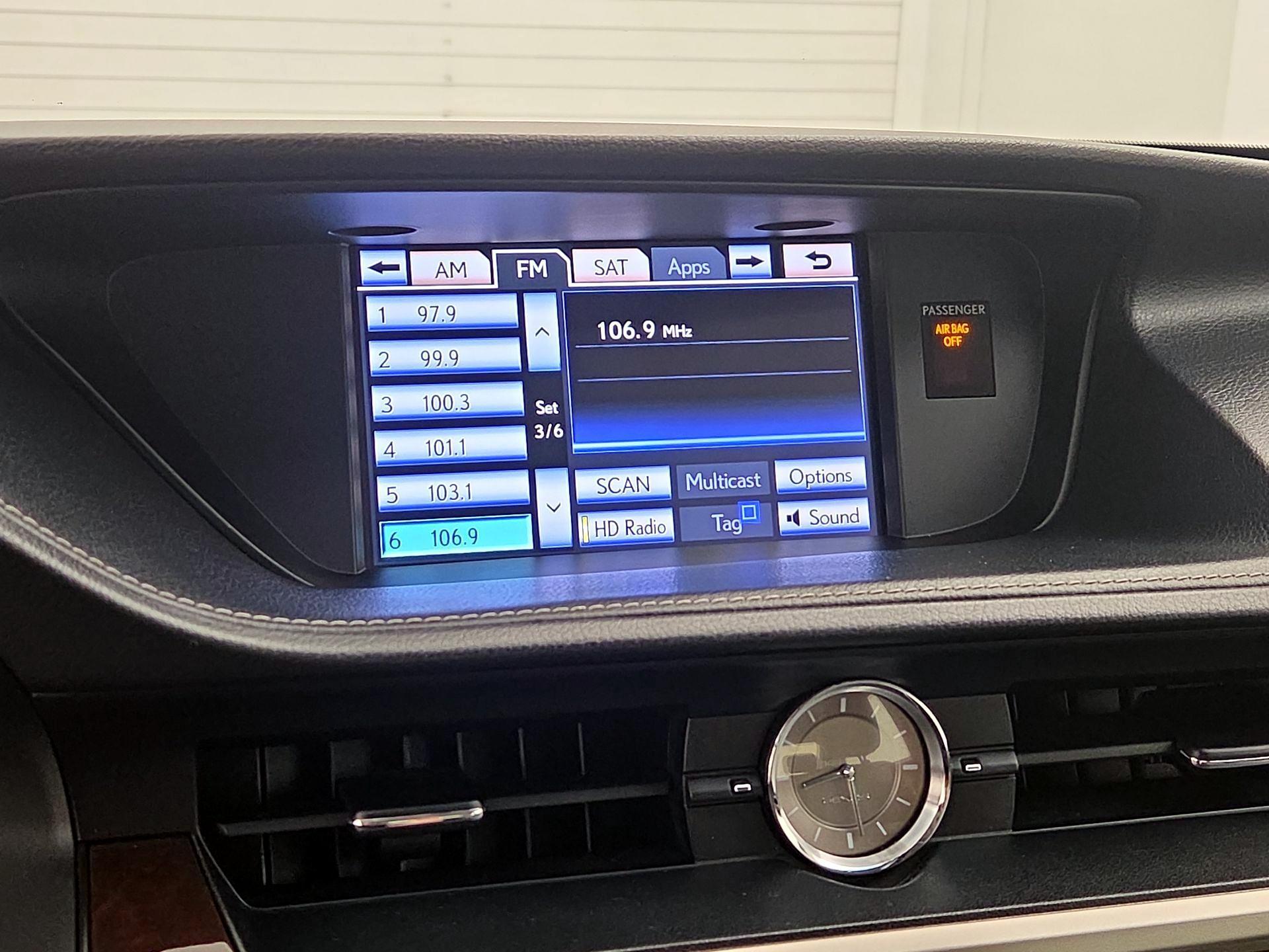 Thumbnail: 2014 Lexus ES - 16