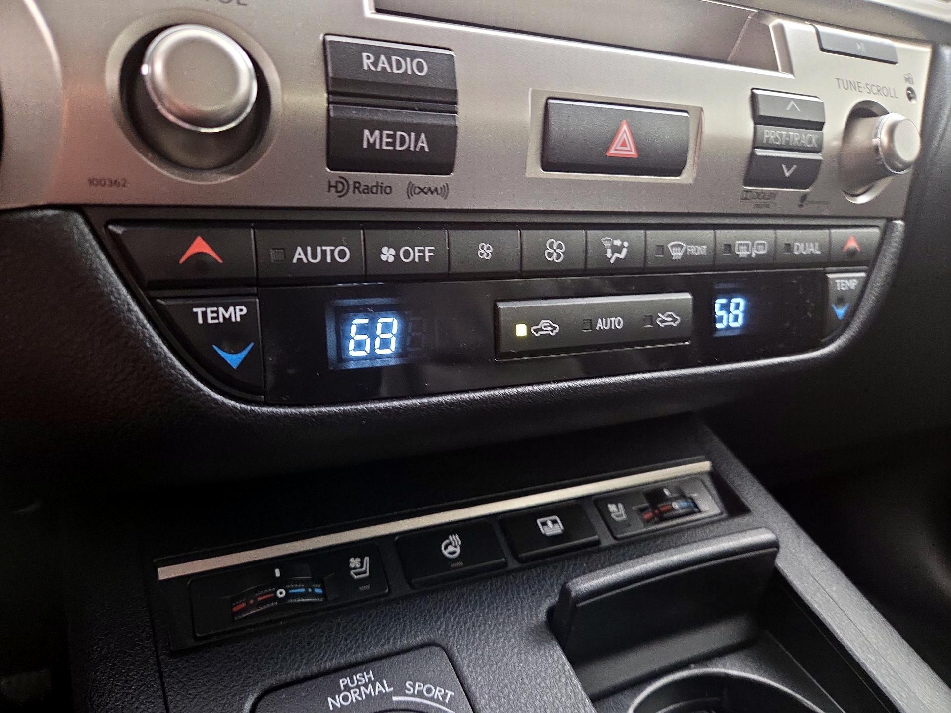 Thumbnail: 2014 Lexus ES - 17