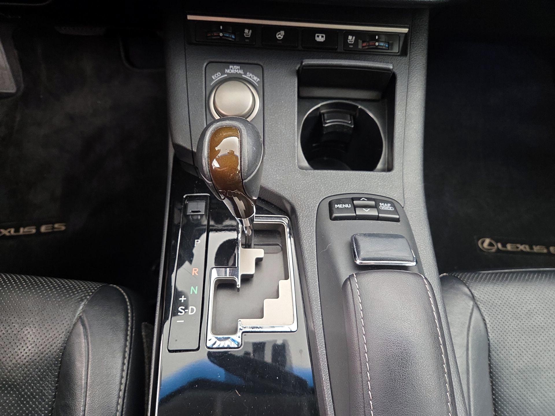 Thumbnail: 2014 Lexus ES - 18