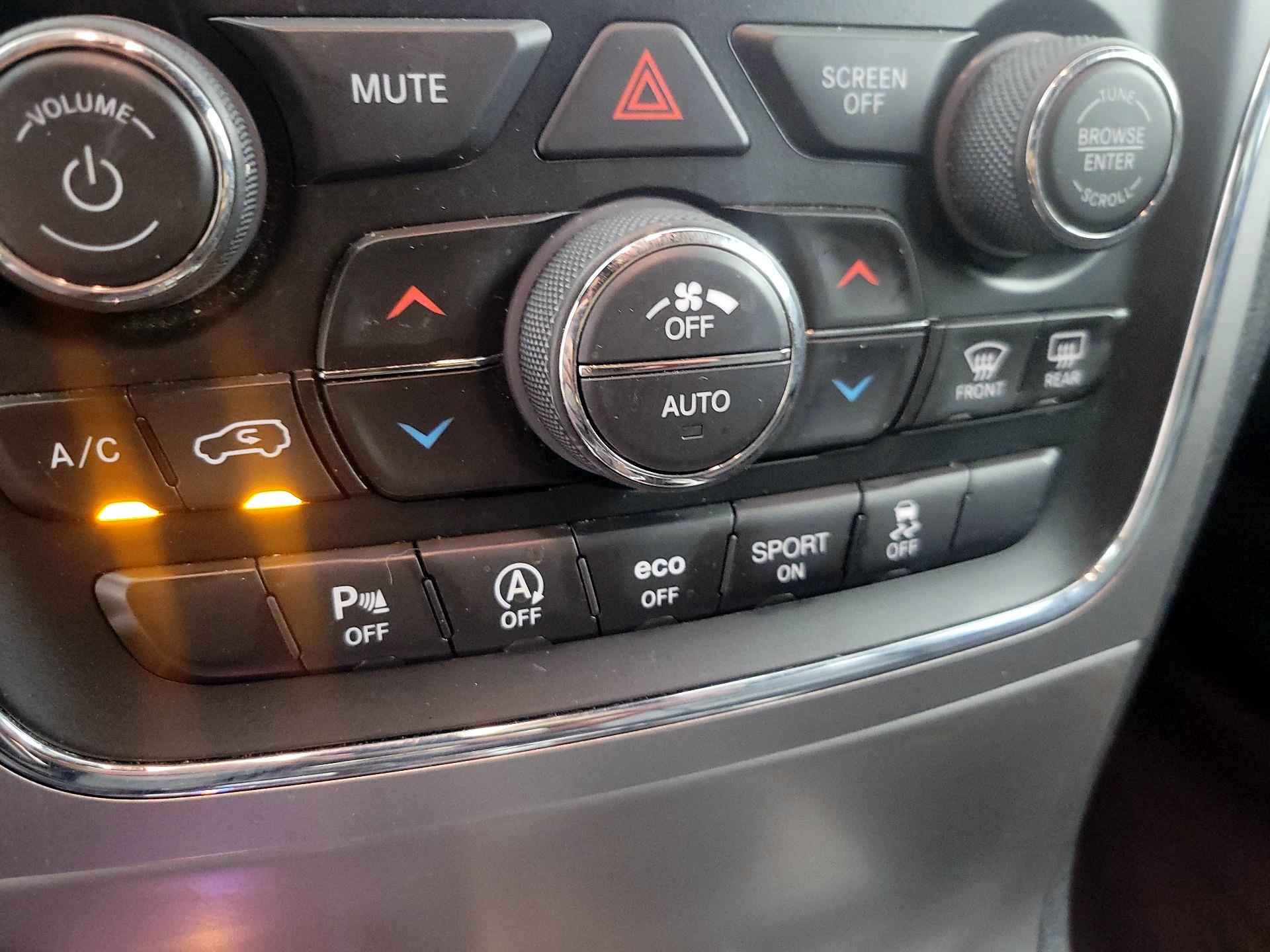 Thumbnail: 2018 Jeep Grand Cherokee - 16
