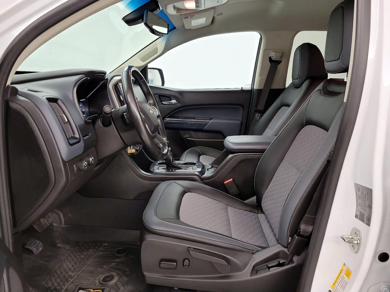 2022 Chevrolet Colorado Z71 - Photo 12