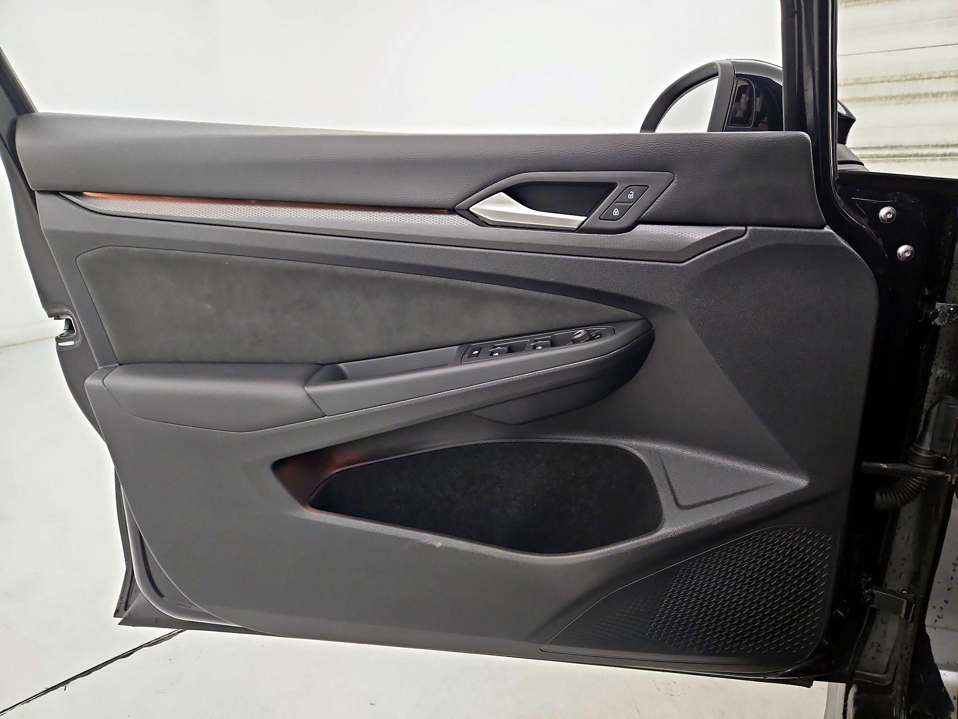 Thumbnail: 2023 Volkswagen Golf - 12