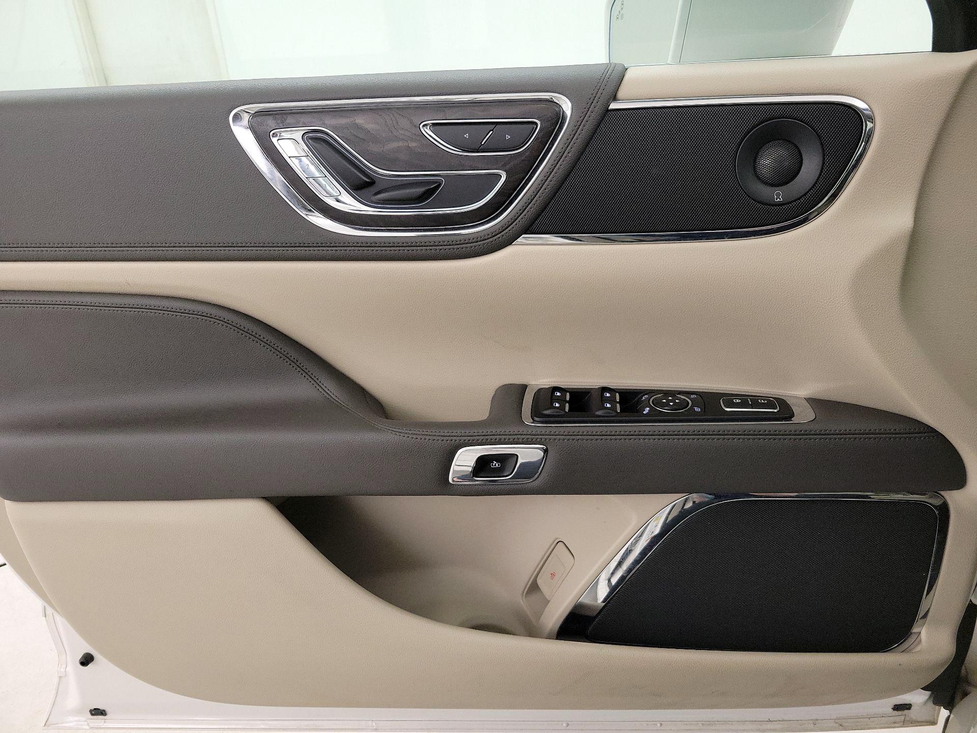 Thumbnail: 2017 Lincoln Continental - 12