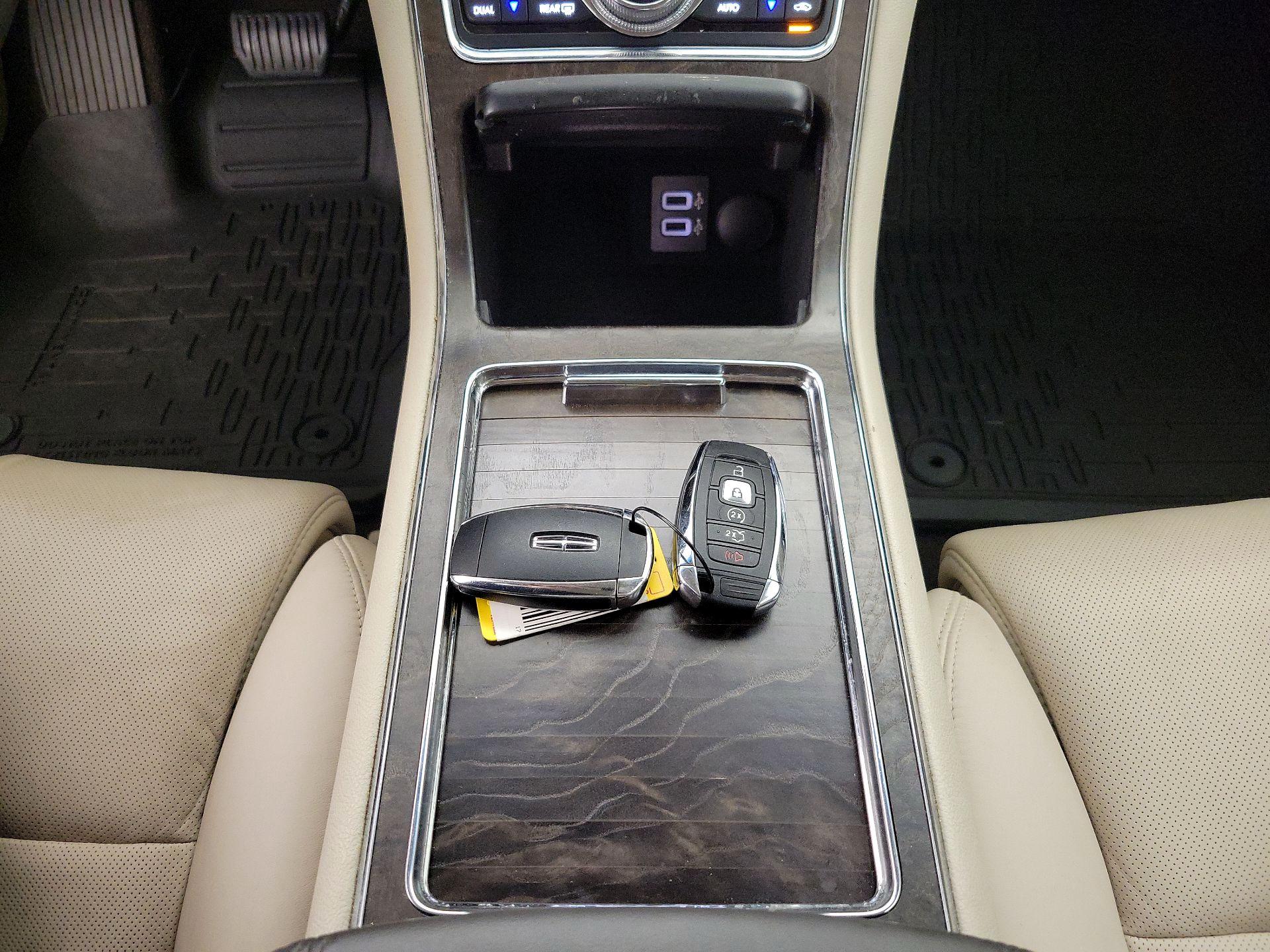 Thumbnail: 2017 Lincoln Continental - 18