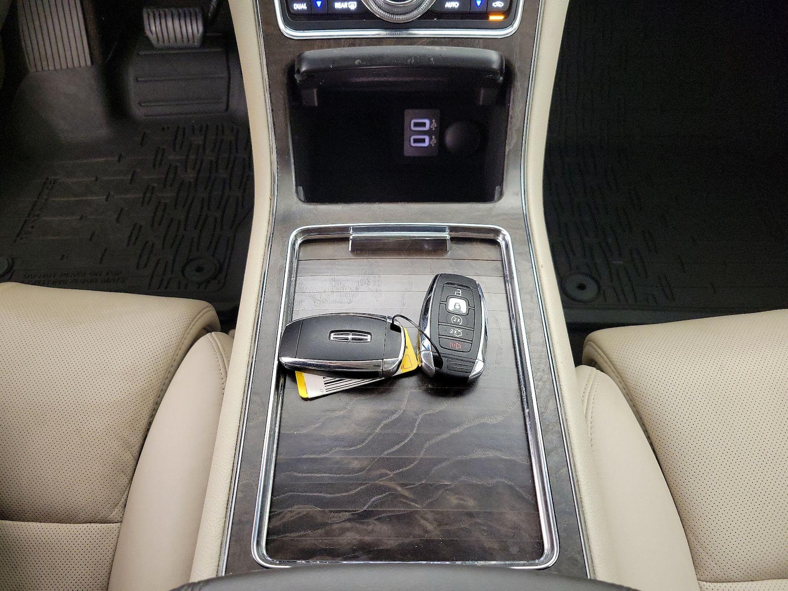 2017 Lincoln Continental Select - Photo 19