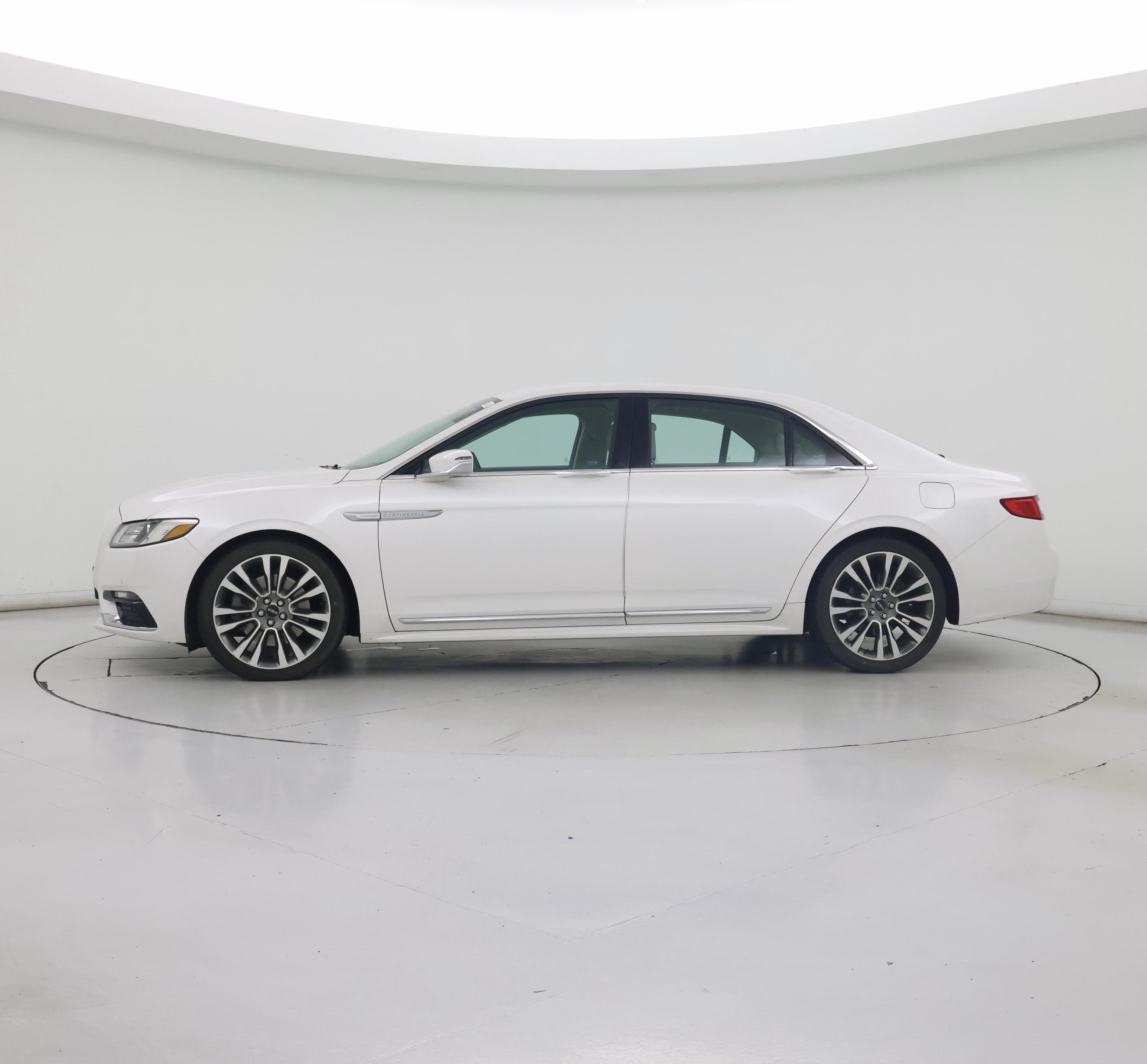 Thumbnail: 2017 Lincoln Continental - 3