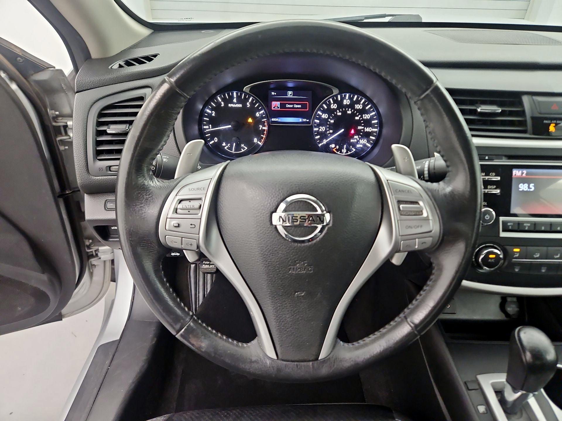Thumbnail: 2017 Nissan Altima - 10