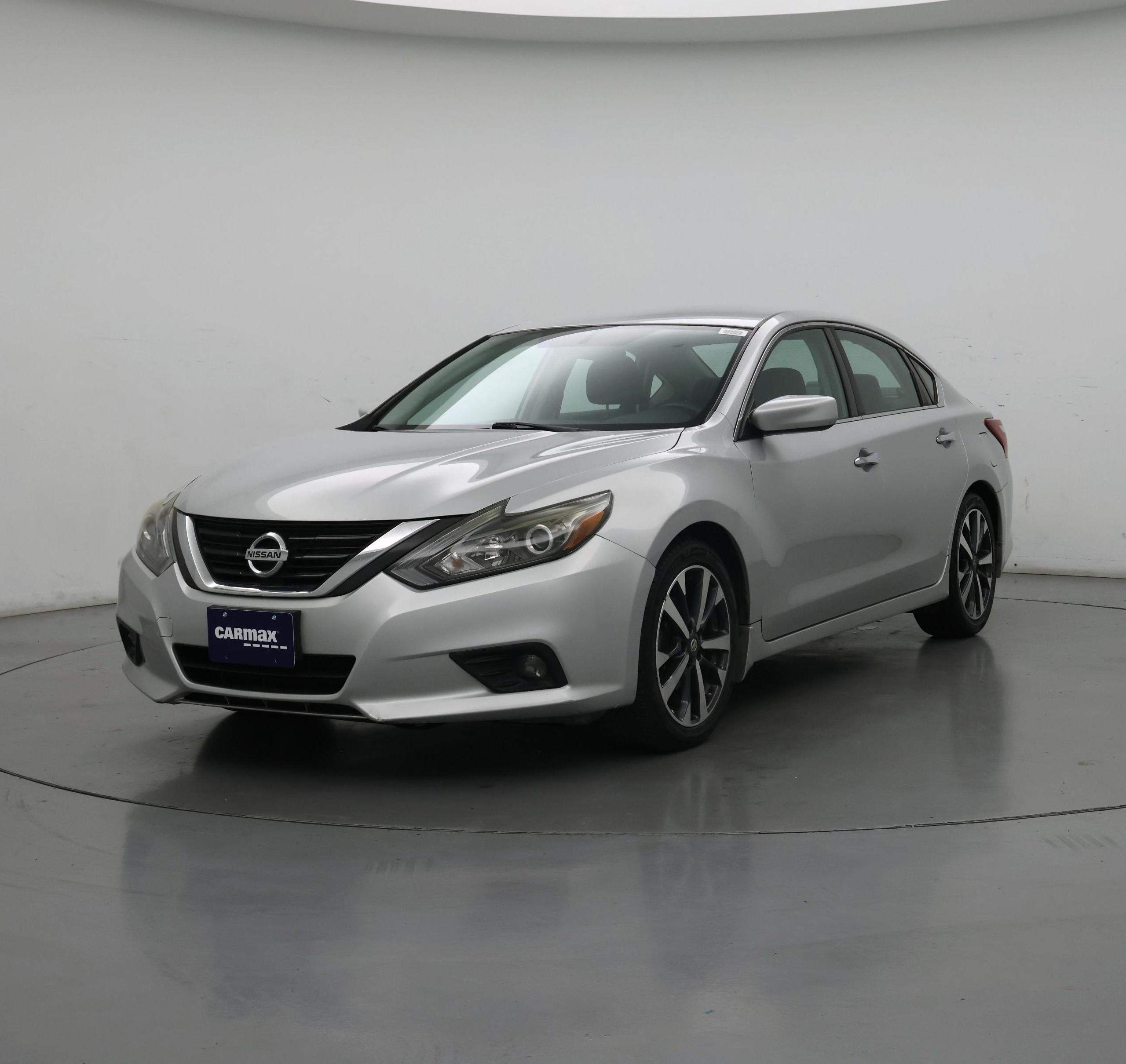 Thumbnail: 2017 Nissan Altima - 4