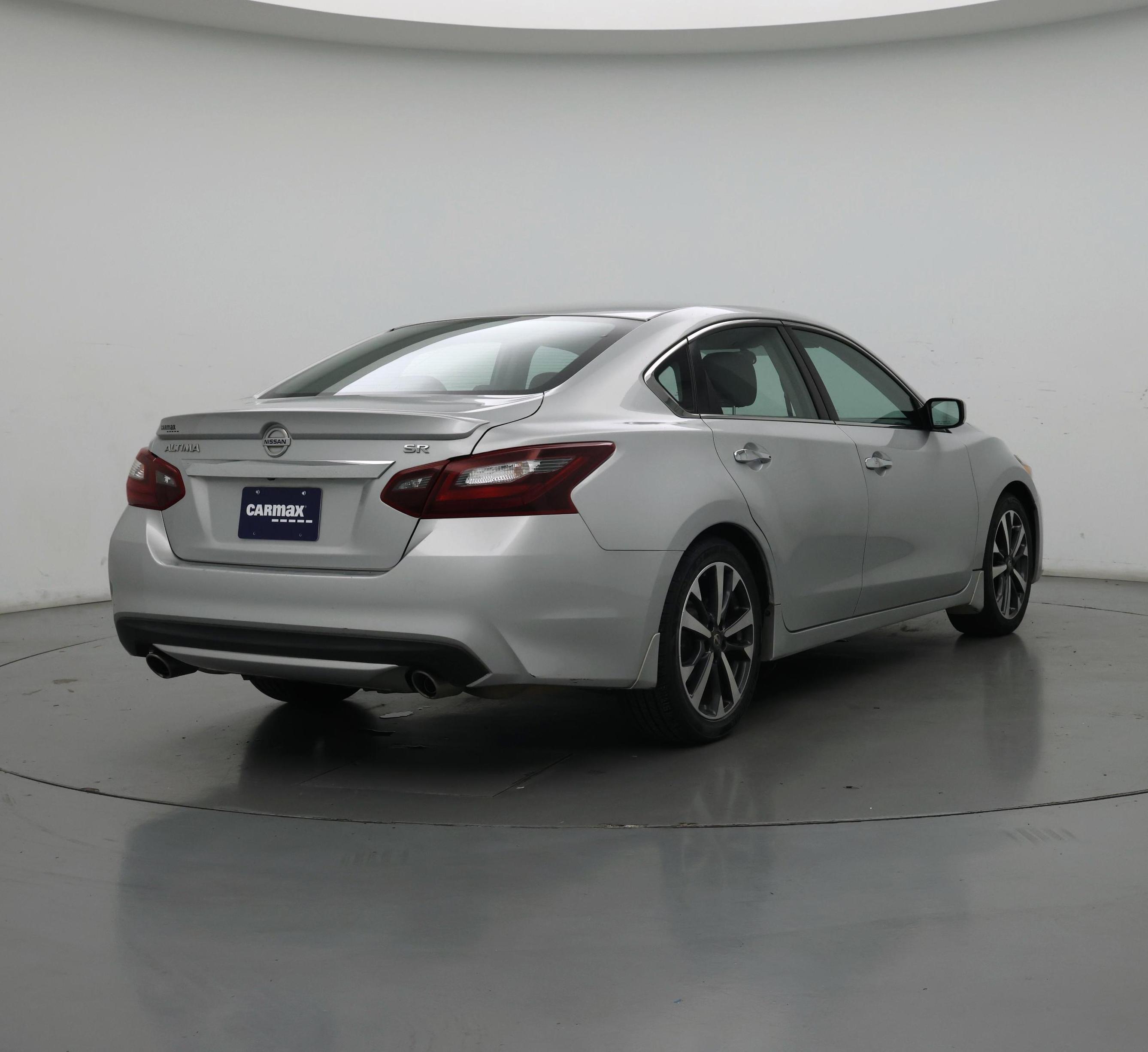 Thumbnail: 2017 Nissan Altima - 8