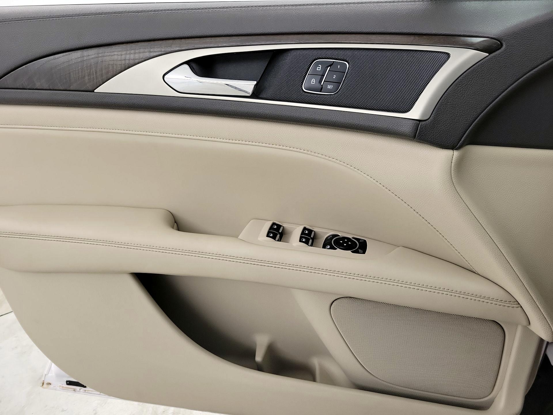 Thumbnail: 2017 Lincoln MKZ - 12