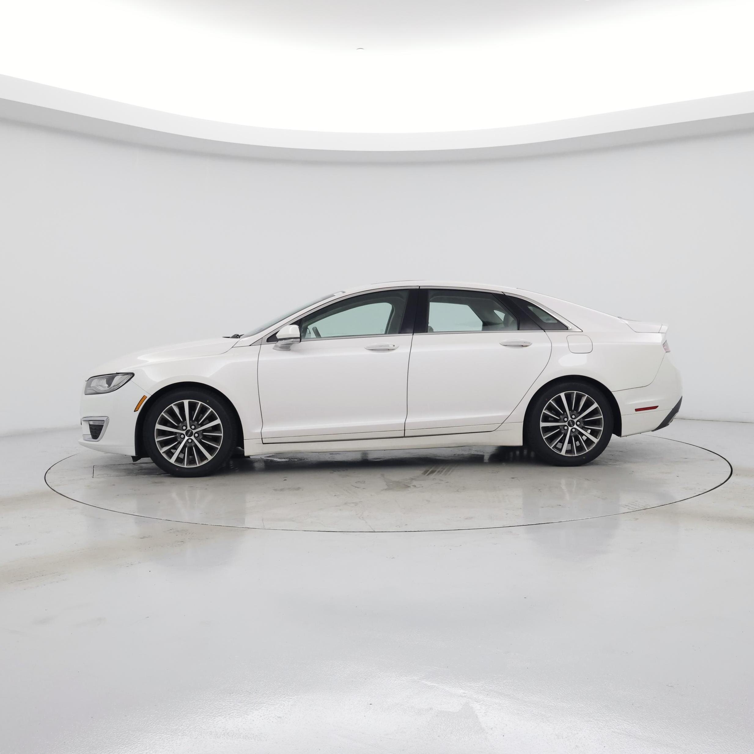 Thumbnail: 2017 Lincoln MKZ - 3