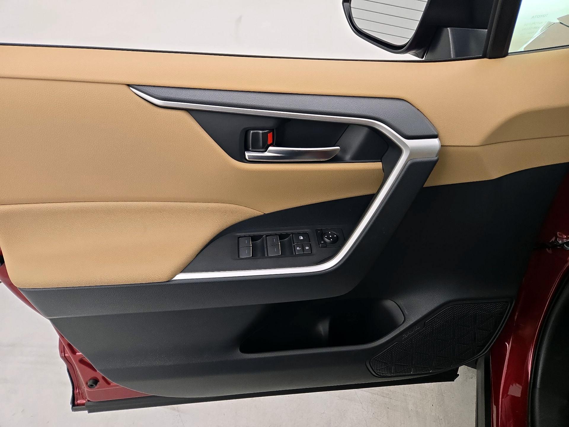Thumbnail: 2025 Toyota RAV4 - 12
