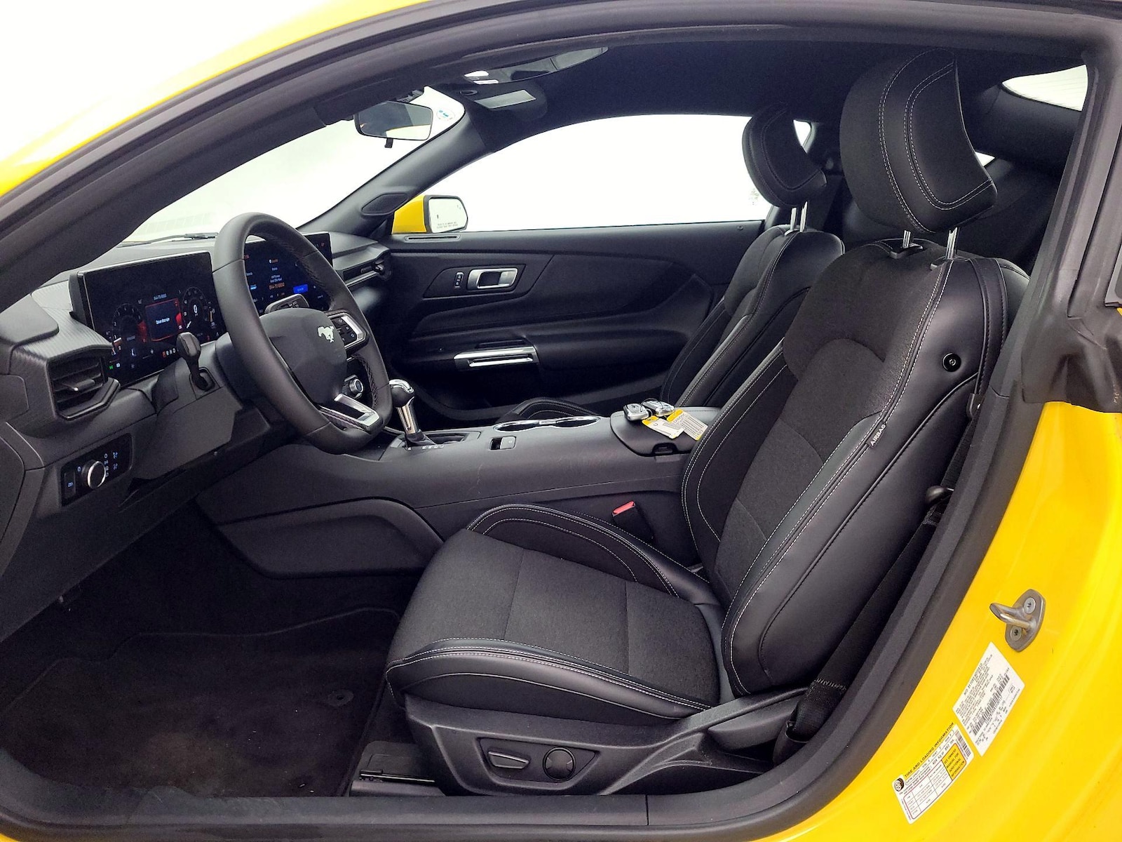 2024 Ford Mustang EcoBoost - Photo 12